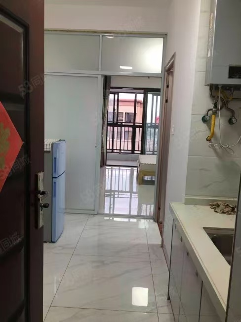 绿地城玺园 1室1厅1卫 37.0万 绿地城玺园 1室1厅1卫 37.0万客厅