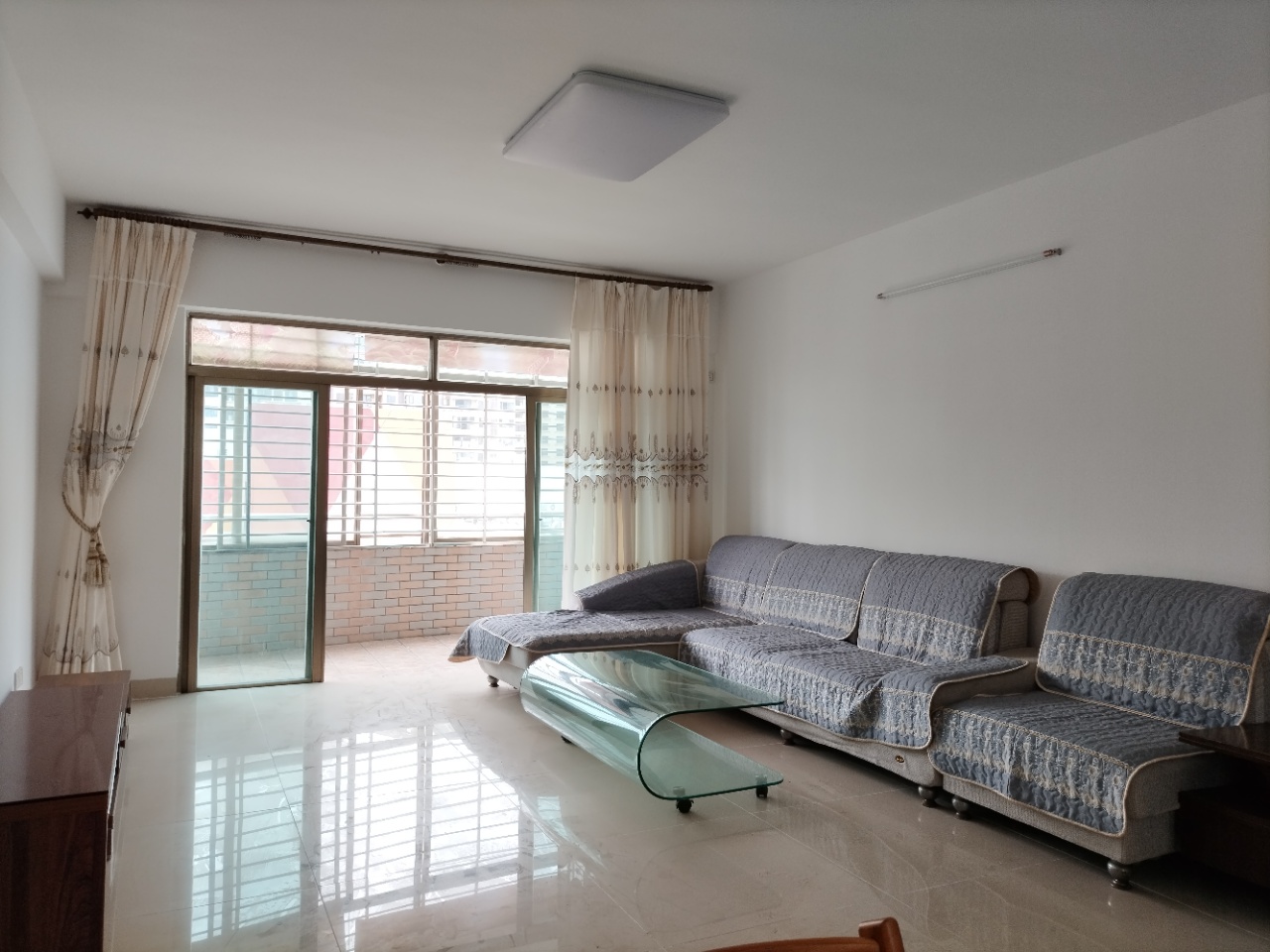 金鹿公寓 3室2厅2卫 2800.0元/月 金鹿公寓 3室2厅2卫 2800.0元/月室内图