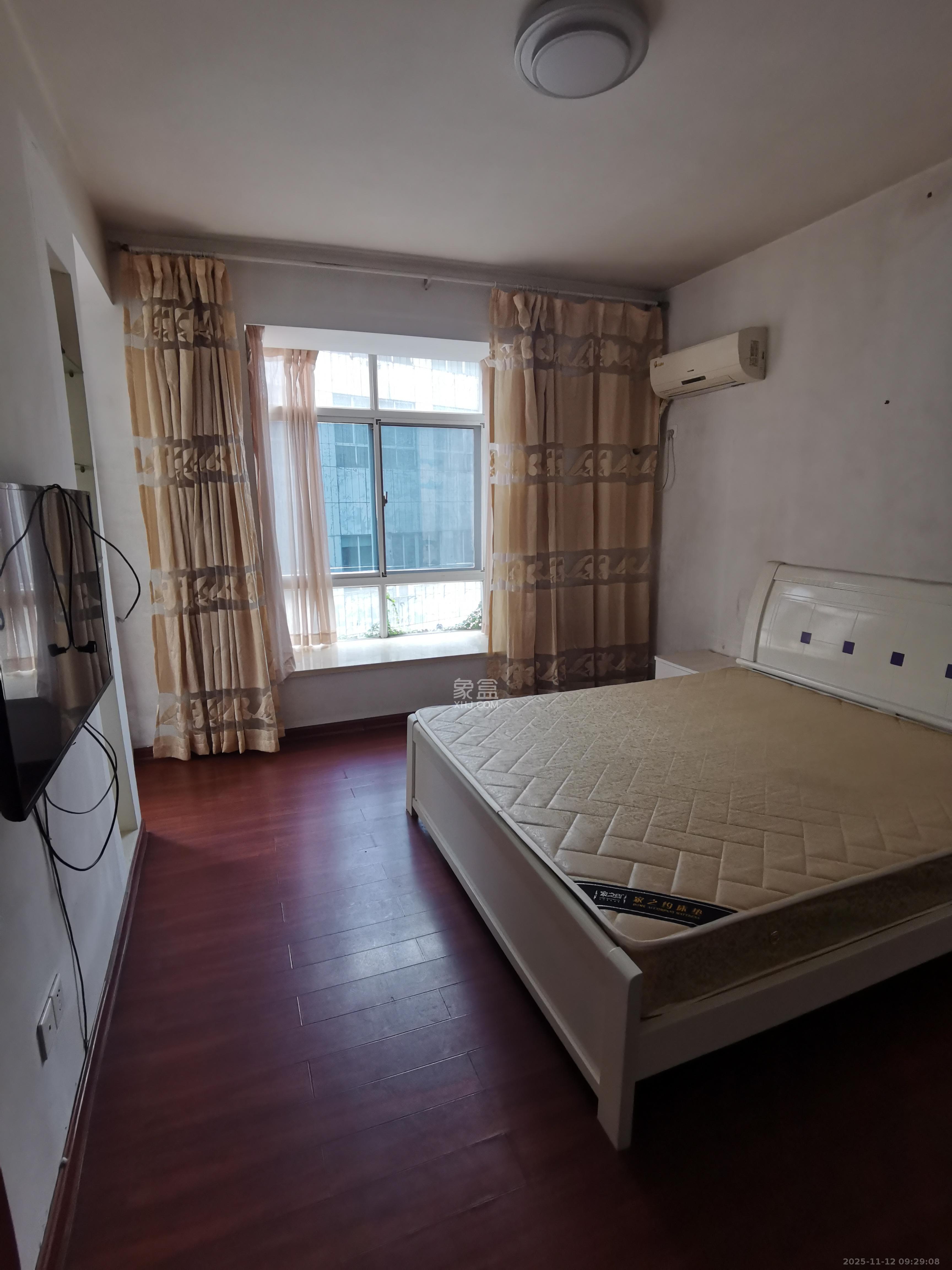 顺天黄金海岸  3室2厅2卫    2600.0元/月室内图