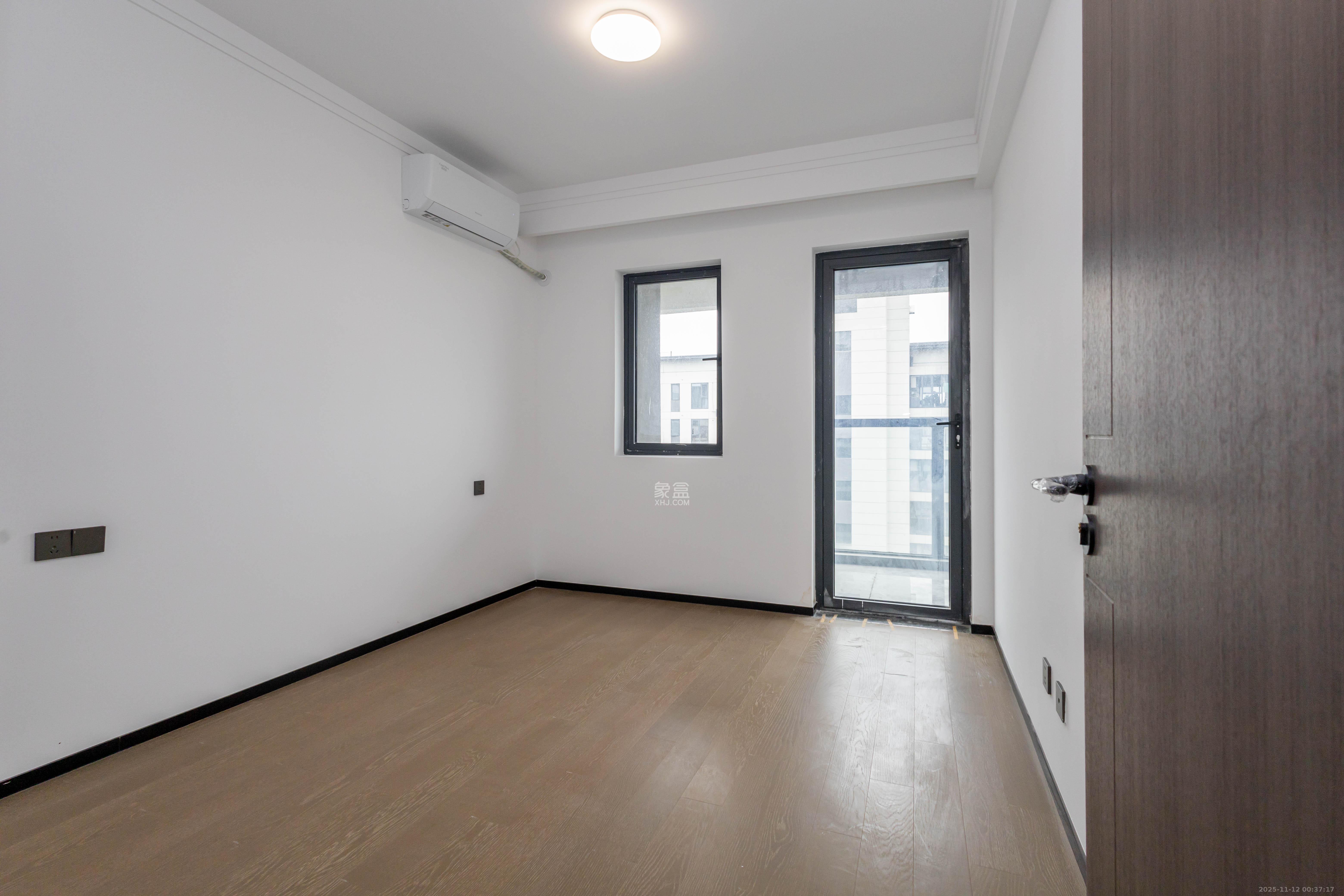 湘语洺悦  4室2厅2卫    200.0万卧室