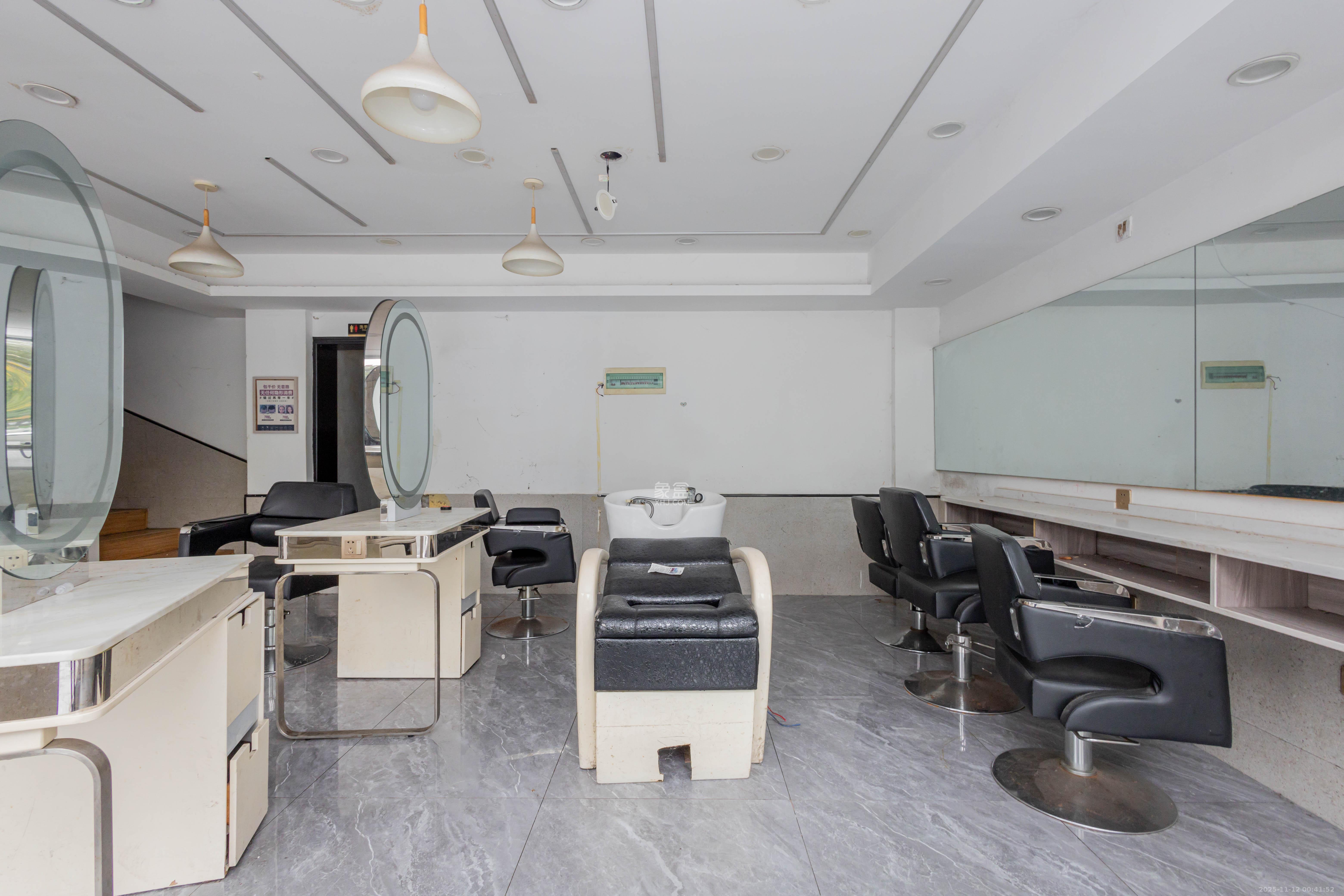 星沙国际物流园/泉星社区 1室1厅1卫 220.0万 星沙国际物流园/泉星社区 1室1厅1卫 220.0万客厅