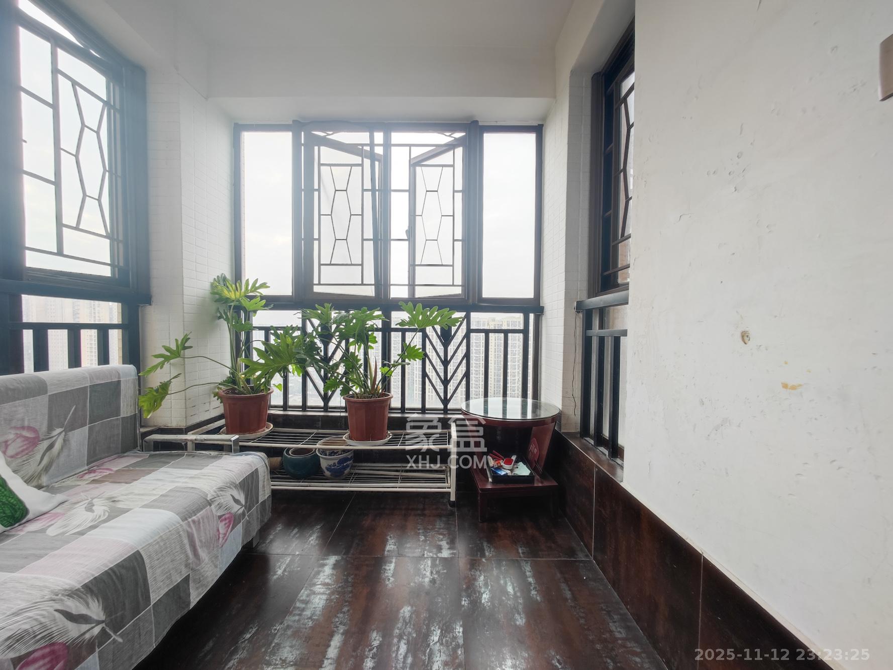 欧莱雅郡  3室2厅1卫    70.0万阳台