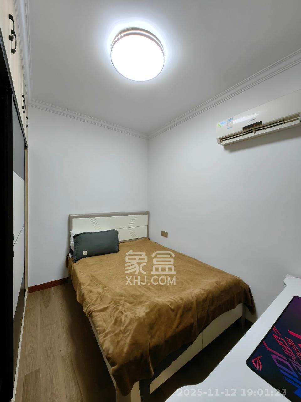 山水新城 2室2厅1卫 1800.0元/月 山水新城 2室2厅1卫 1800.0元/月室内图