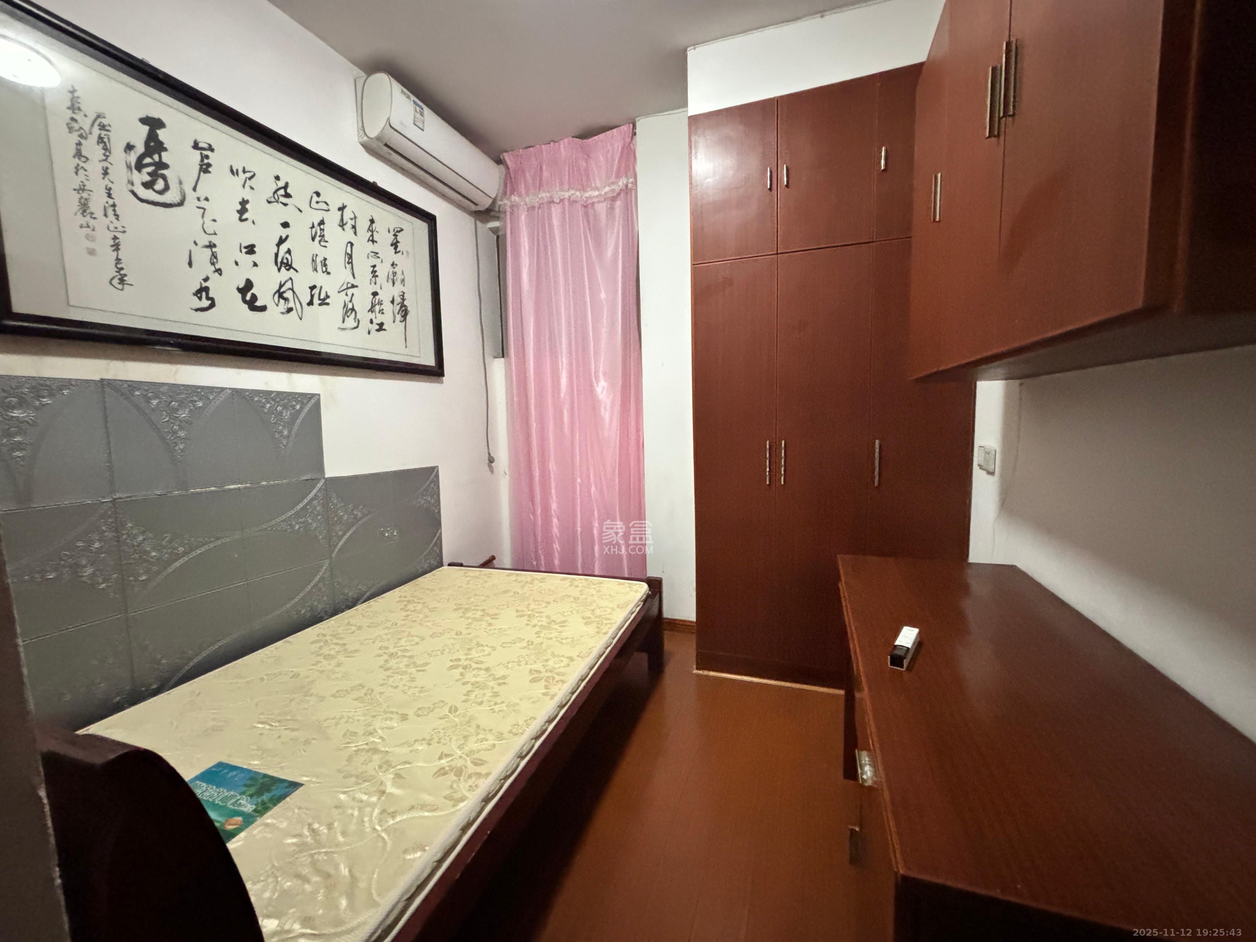 岳北社区 3室1厅2卫 2400.0元/月 岳北社区 3室1厅2卫 2400.0元/月室内图