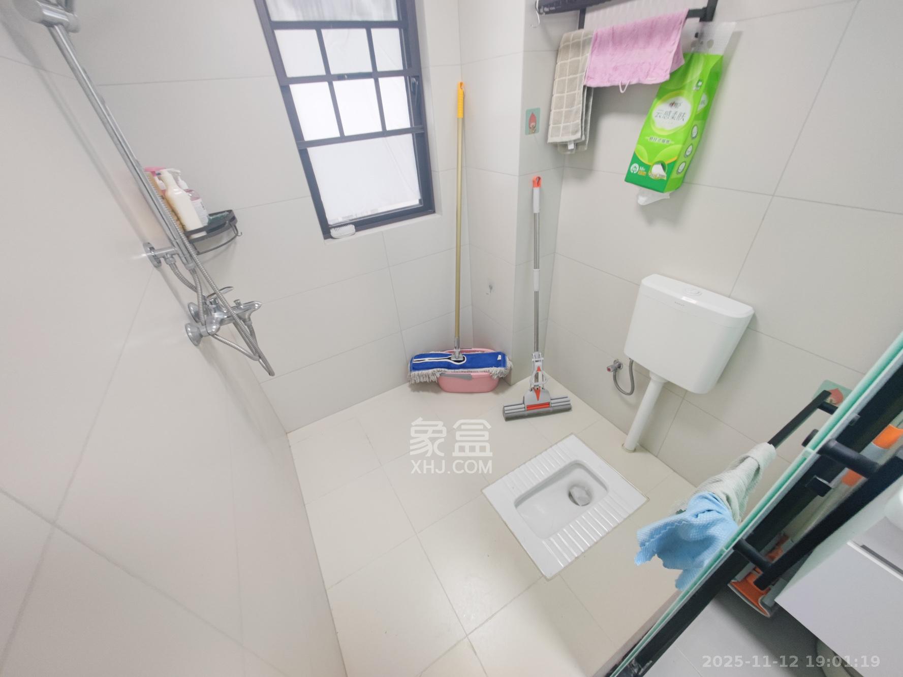 润和翰文府 4室2厅2卫 130.0万 润和翰文府 4室2厅2卫 130.0万卫生间