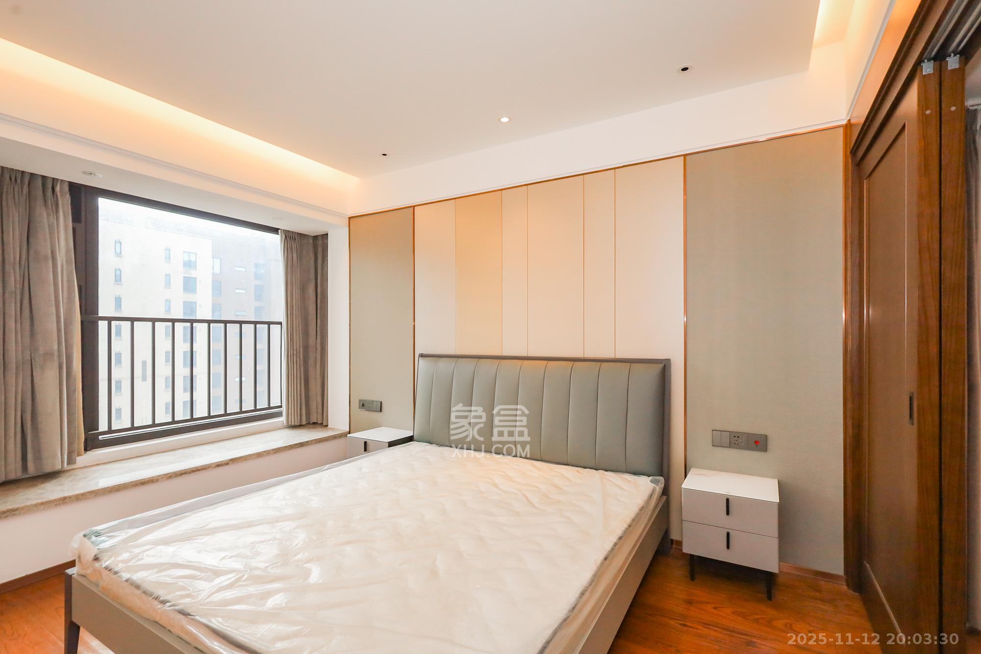 万科里金域滨江  4室2厅2卫    316.0万卧室