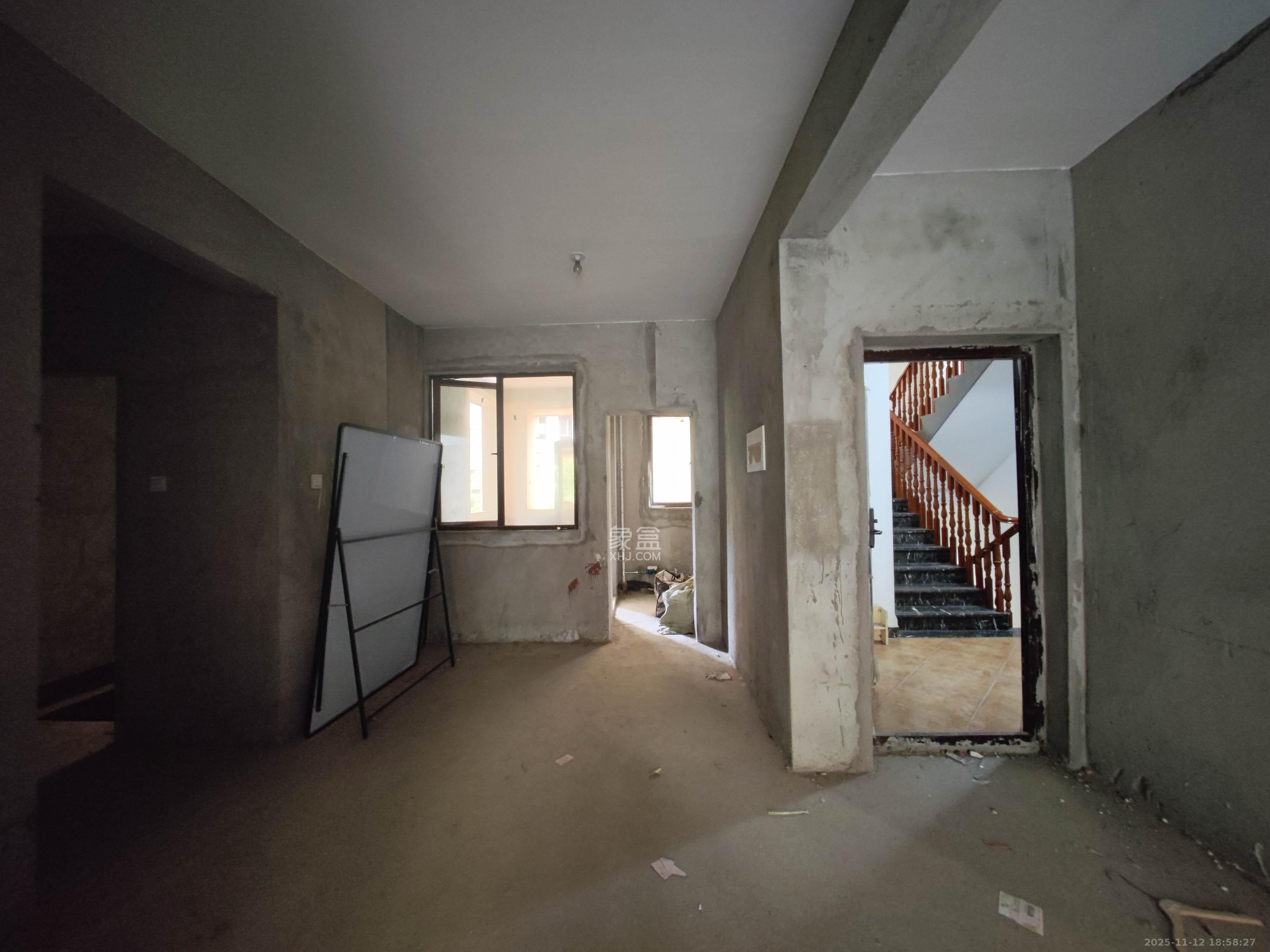 欧莱雅郡 4室2厅2卫 148.0万 欧莱雅郡 4室2厅2卫 148.0万其他