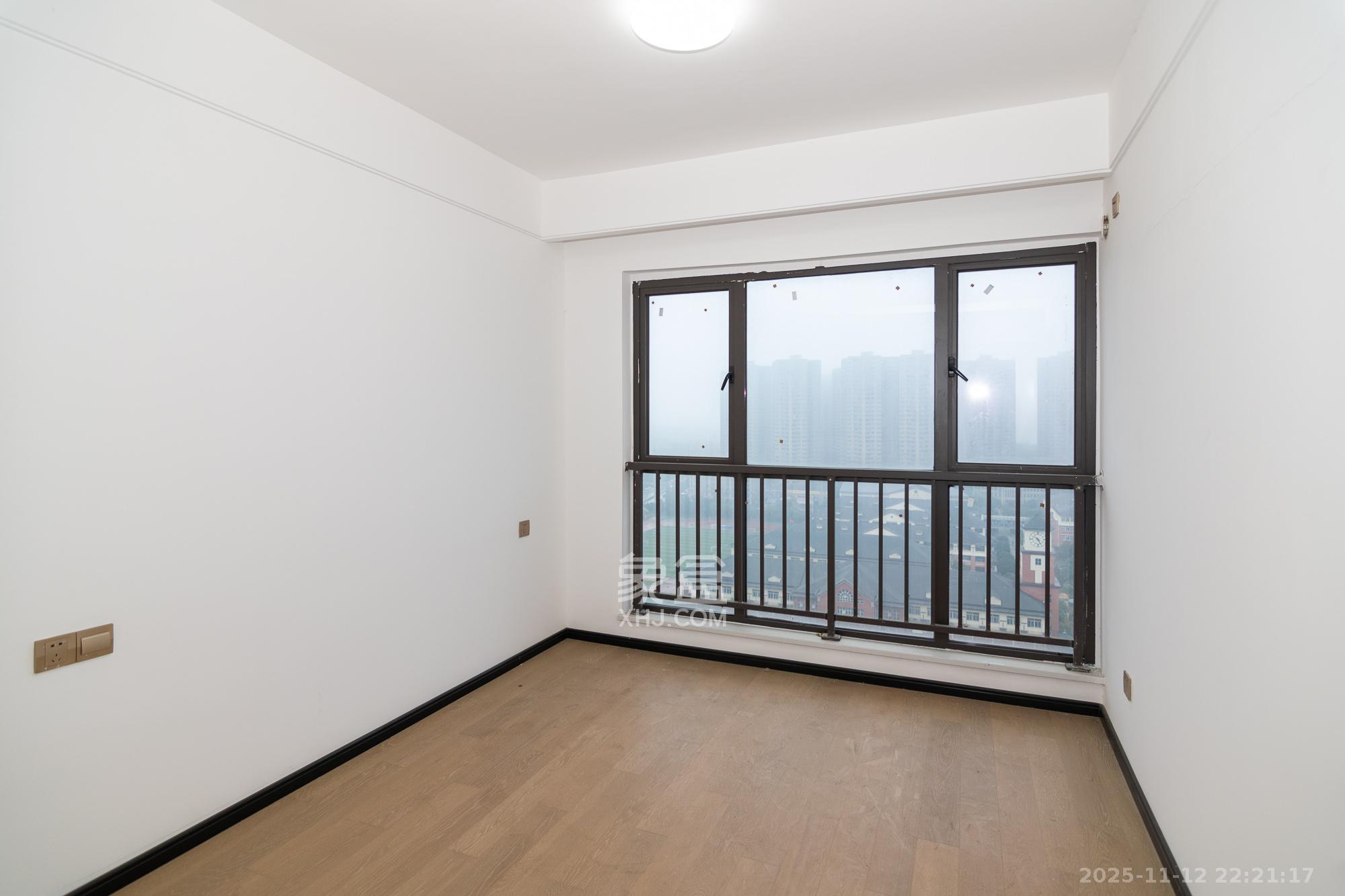 润和美郡(润和紫郡五期) 5室2厅2卫 108.0万 润和美郡(润和紫郡五期) 5室2厅2卫 108.0万卧室