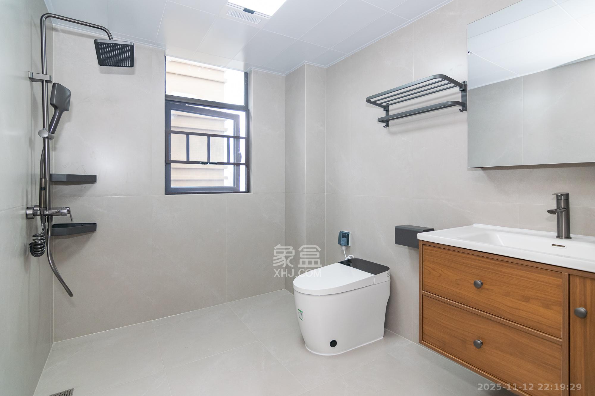 润和长郡(润和紫郡二三期) 5室2厅2卫 129.0万 润和长郡(润和紫郡二三期) 5室2厅2卫 129.0万卫生间