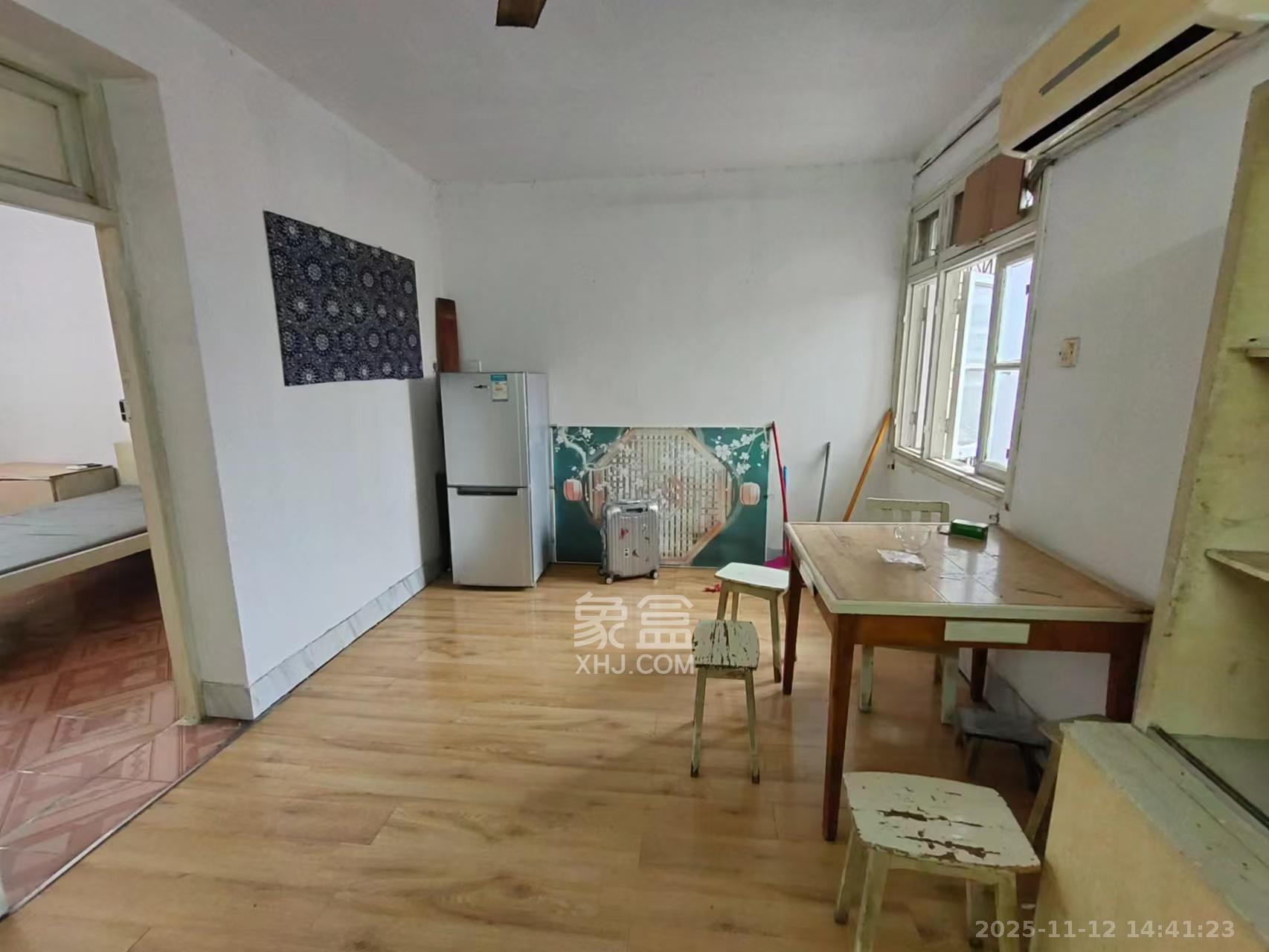 人民新村  1室2厅2卫    1600.0元/月