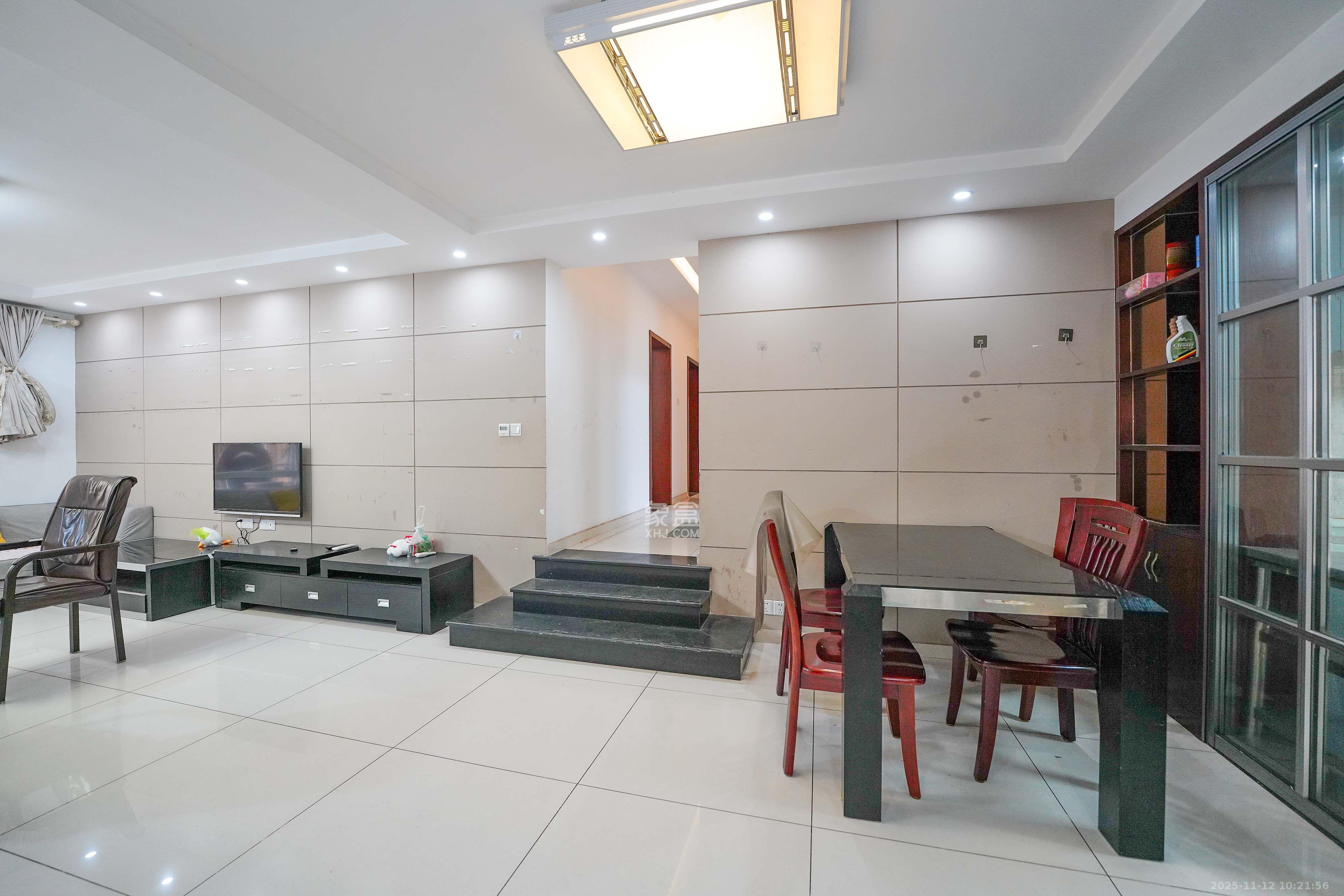 汇金城/嘉华城一期 3室2厅2卫 2500.0元/月 汇金城/嘉华城一期 3室2厅2卫 2500.0元/月室内图