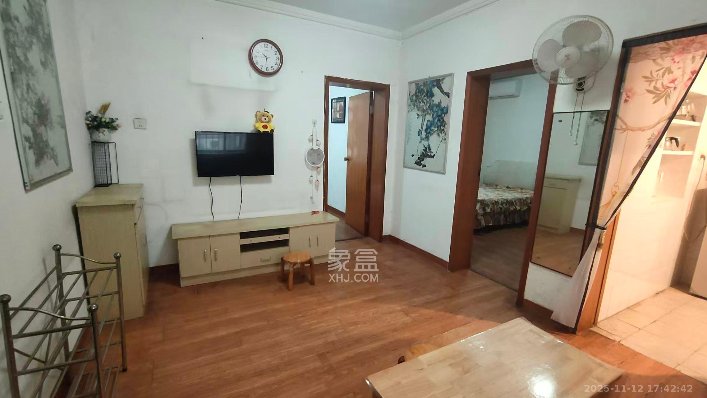 向东南社区  2室1厅1卫    1300.0元/月室内图