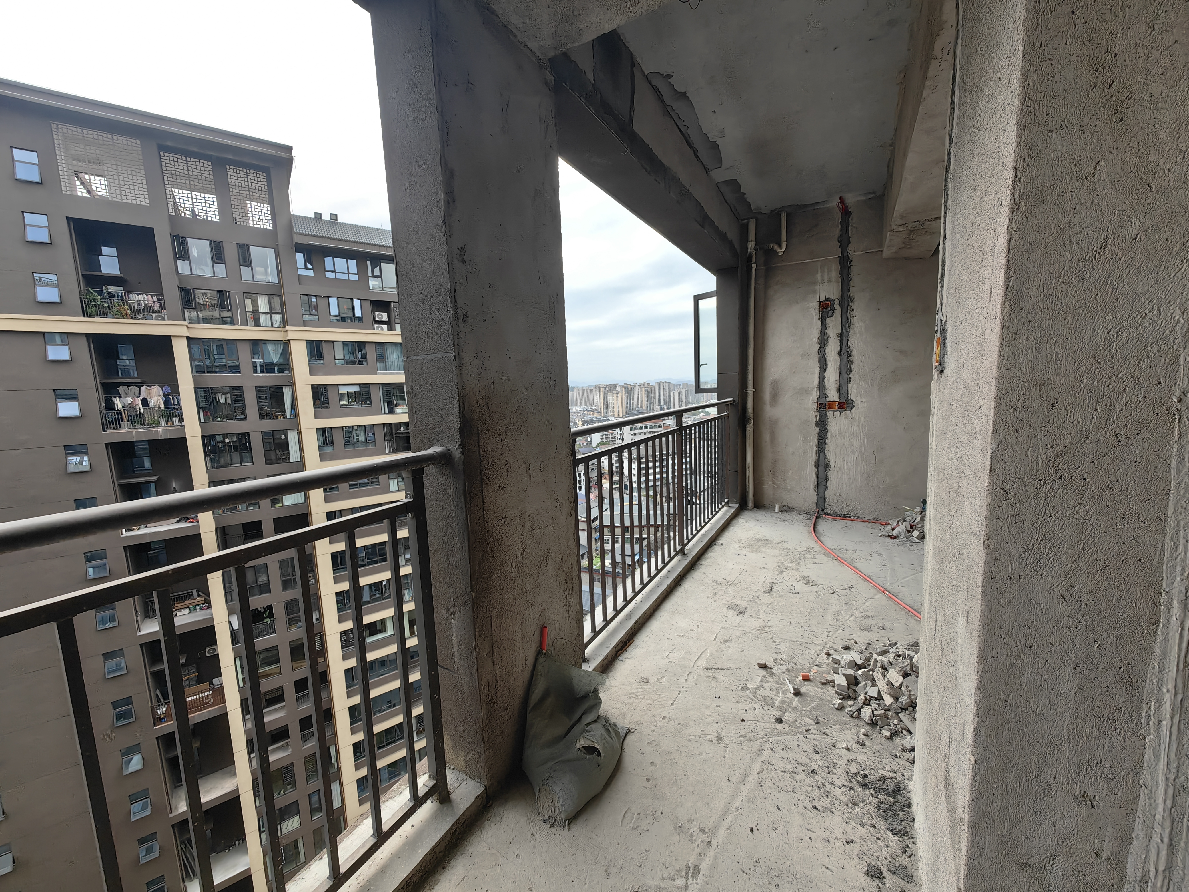 富华里 2室2厅1卫 43.8万 富华里 2室2厅1卫 43.8万客厅