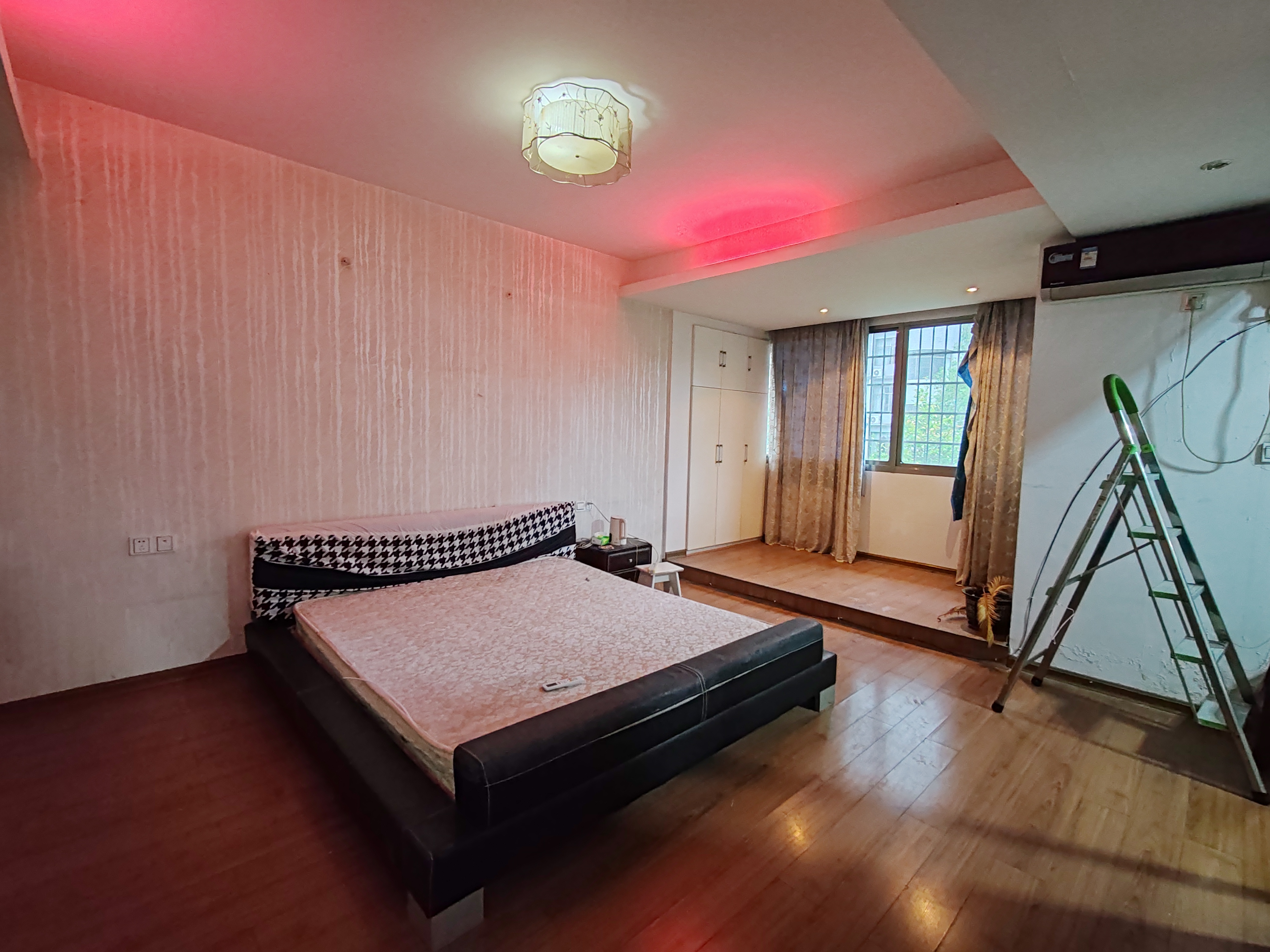 民兴花苑 4室2厅2卫 1900.0元/月 民兴花苑 4室2厅2卫 1900.0元/月室内图