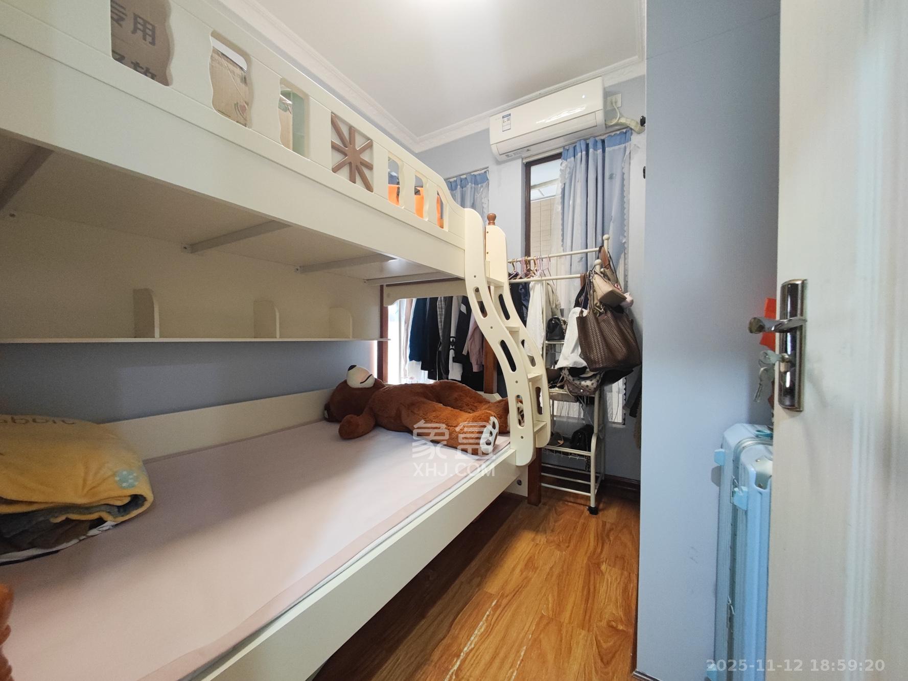 欧莱雅郡  2室1厅1卫    60.0万卧室