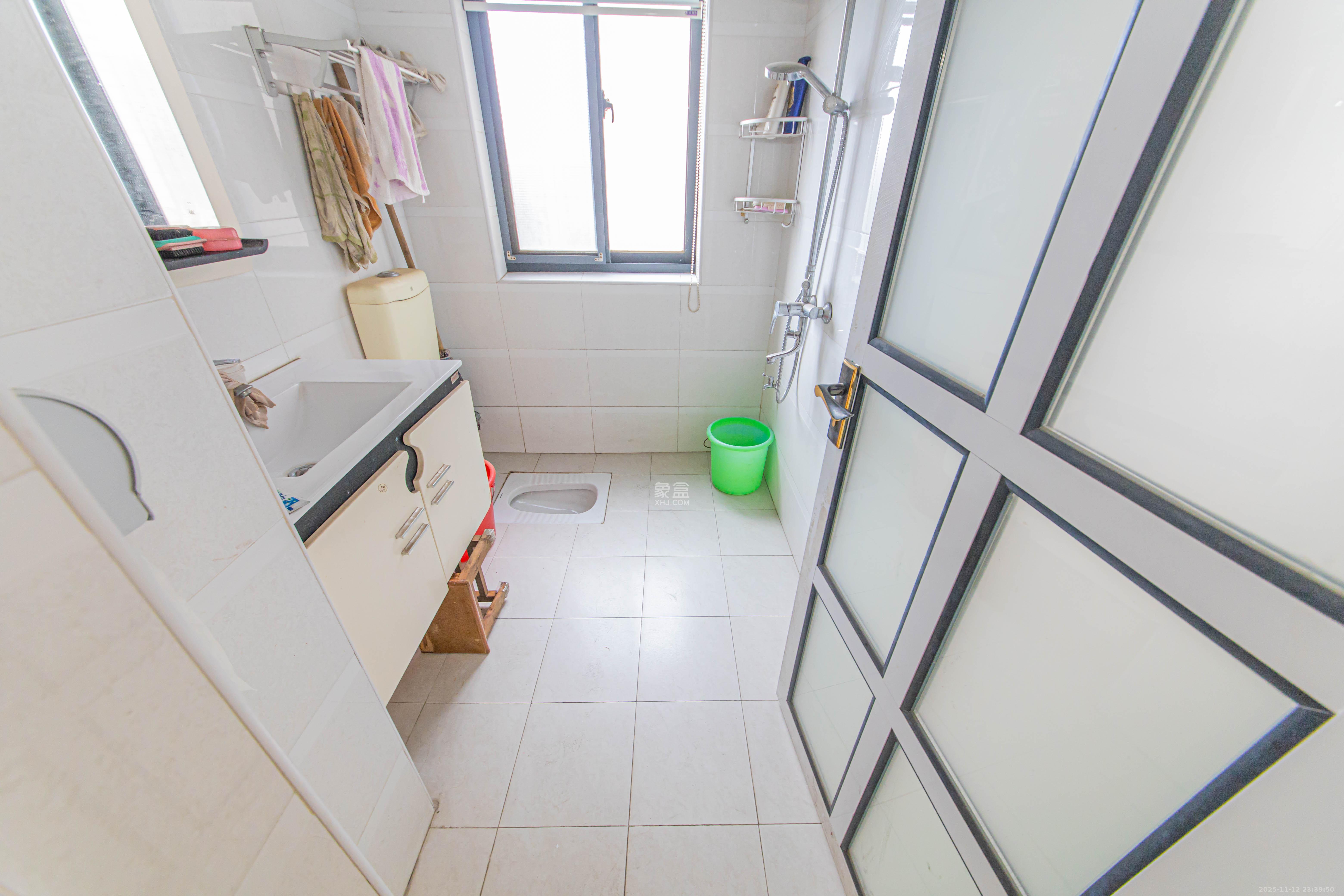 保利花园  3室2厅1卫    80.0万卫生间