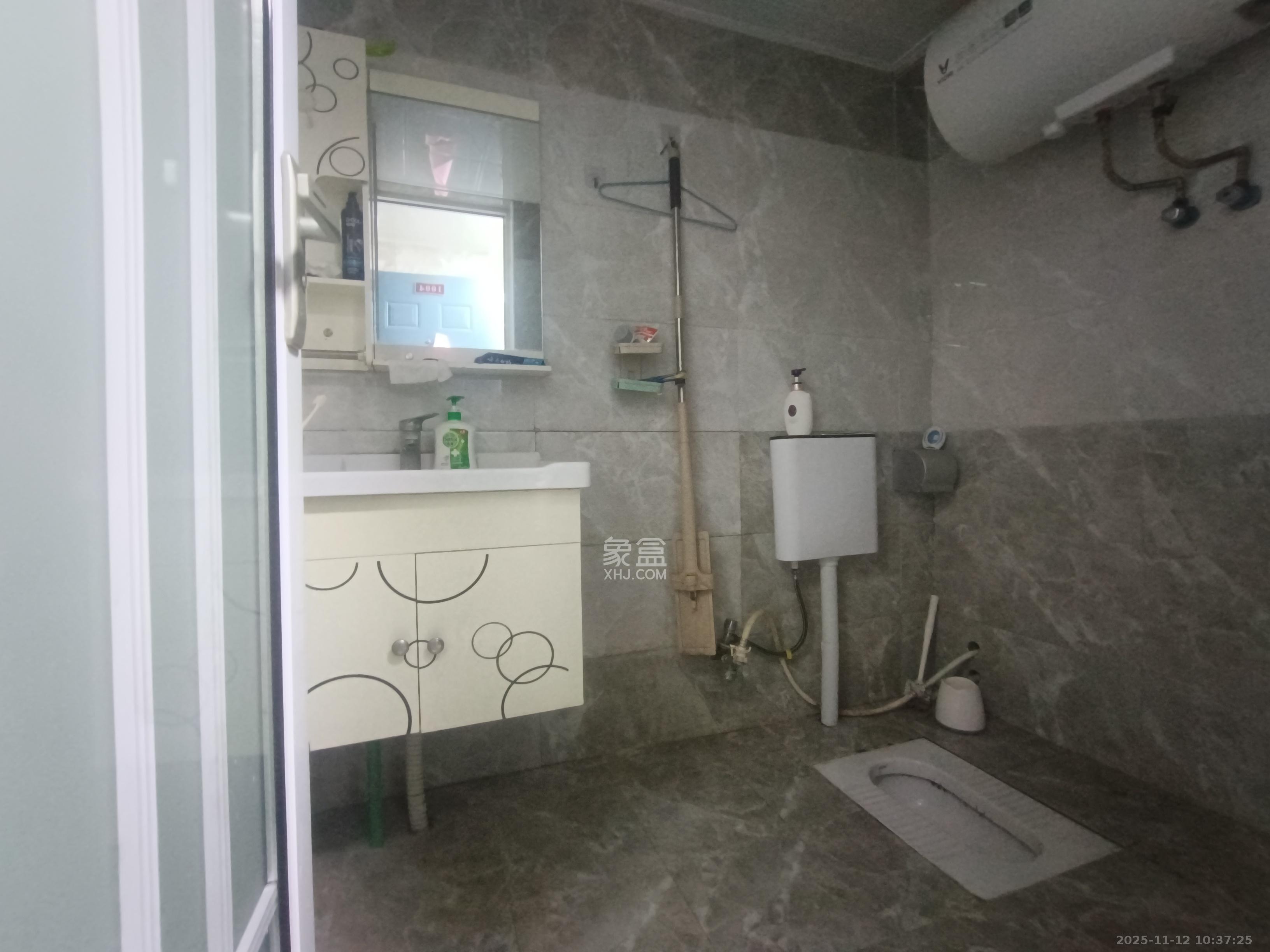 山与墅  1室1厅1卫    1250.0元/月室内图