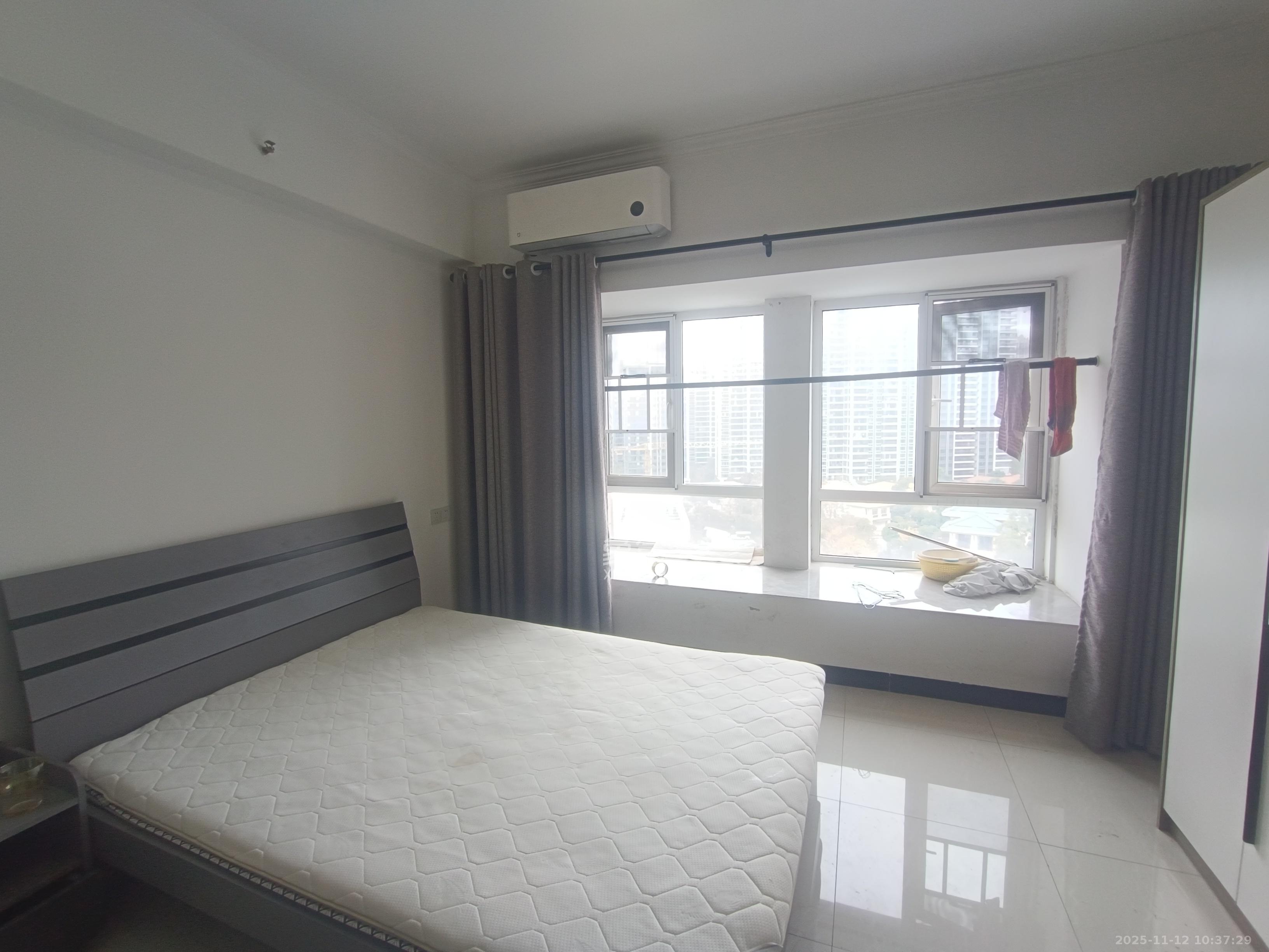 山与墅  1室1厅1卫    1250.0元/月室内图