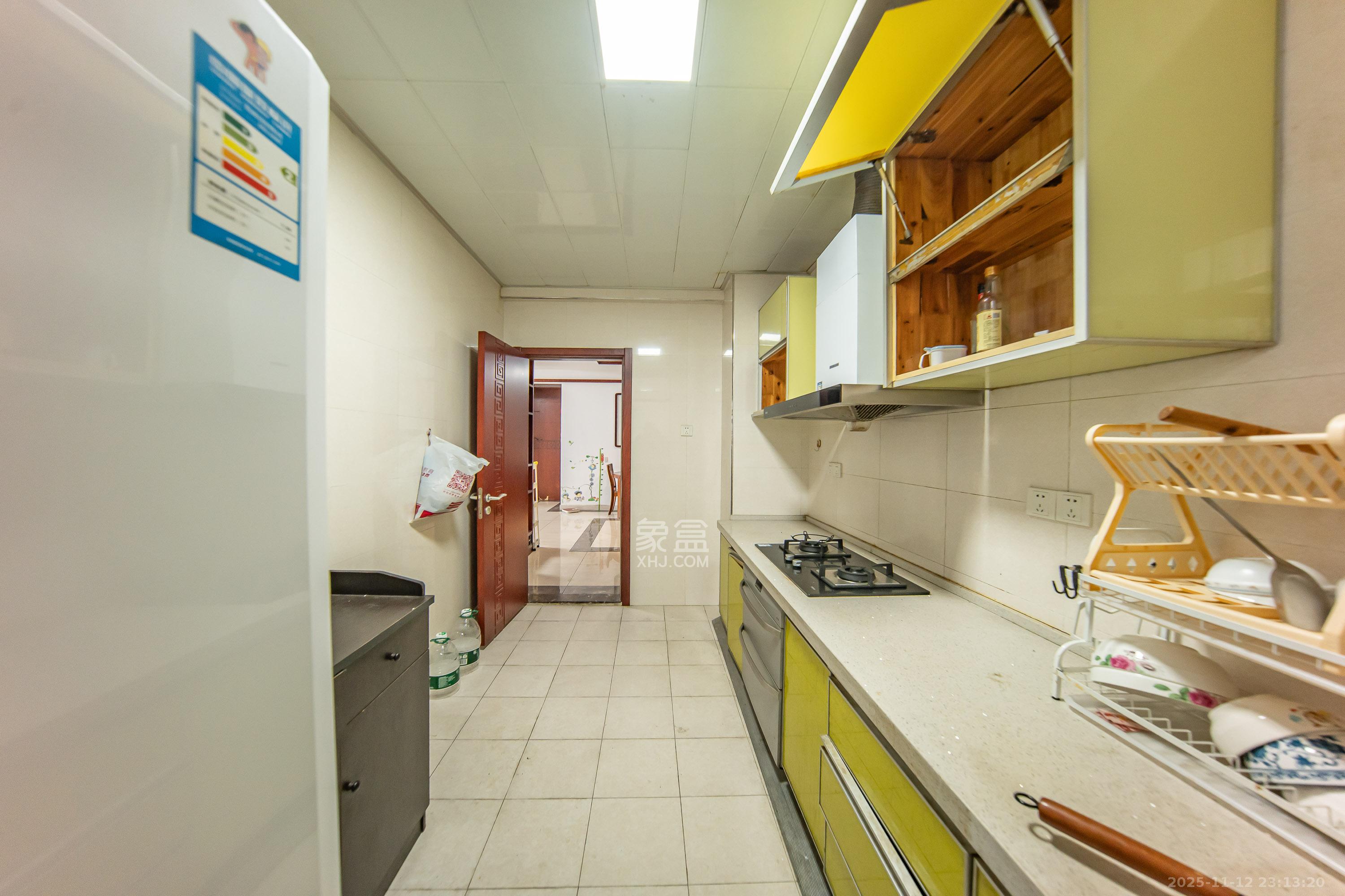 阳光100三期 3室3厅2卫 118.0万 阳光100三期 3室3厅2卫 118.0万厨房