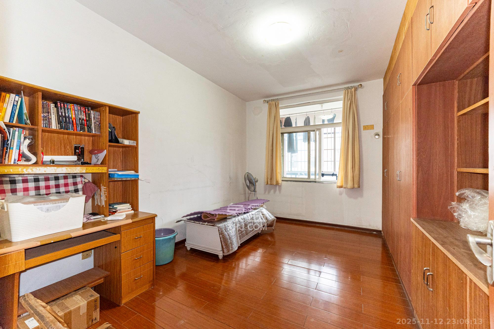 金岸教师公寓  3室2厅2卫    56.8万卧室