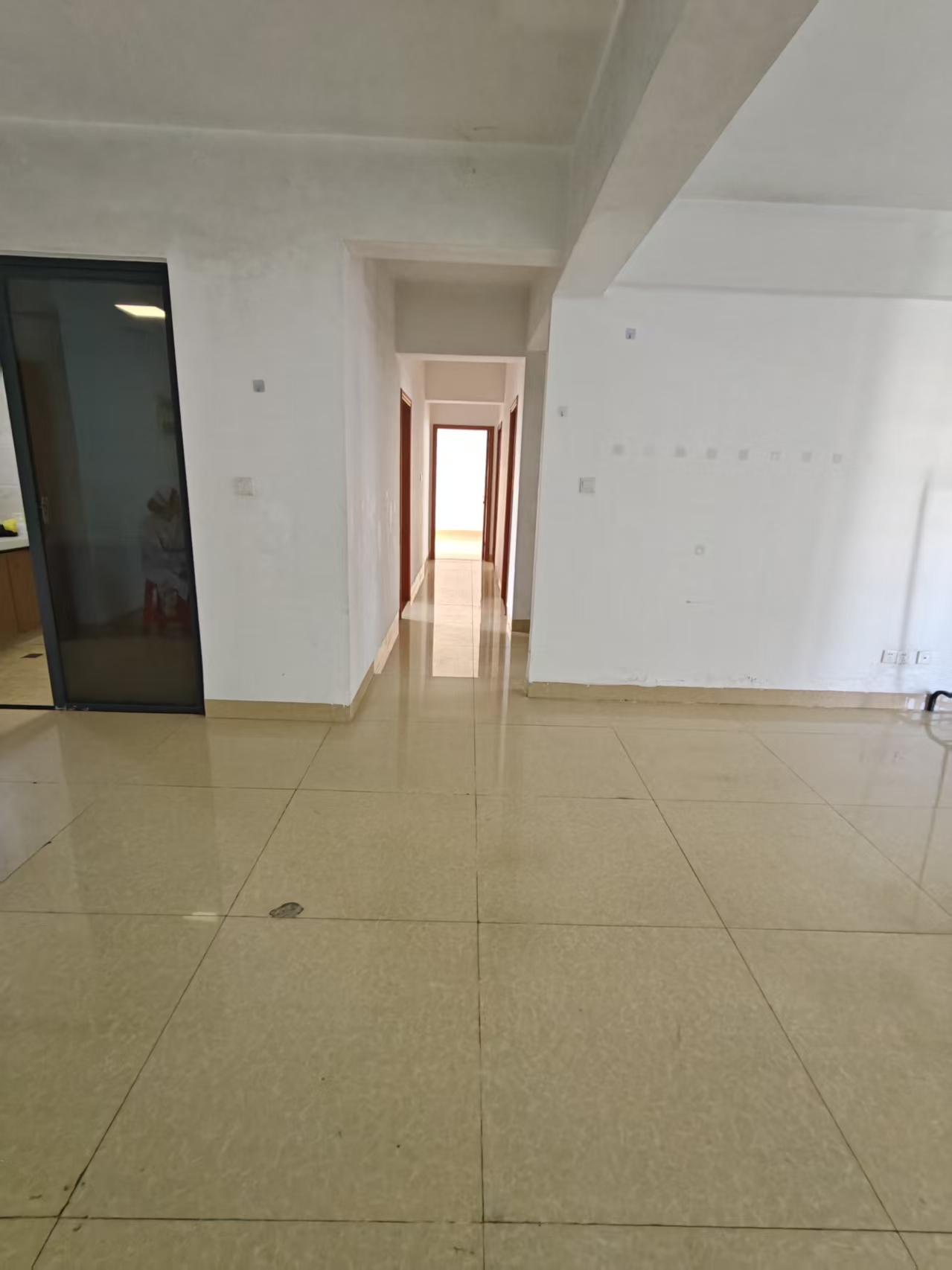 海南医学院第二附属医院职工宿舍区 4室2厅2卫 2800.0元/月 海南医学院第二附属医院职工宿舍区 4室2厅2卫 2800.0元/月户型图