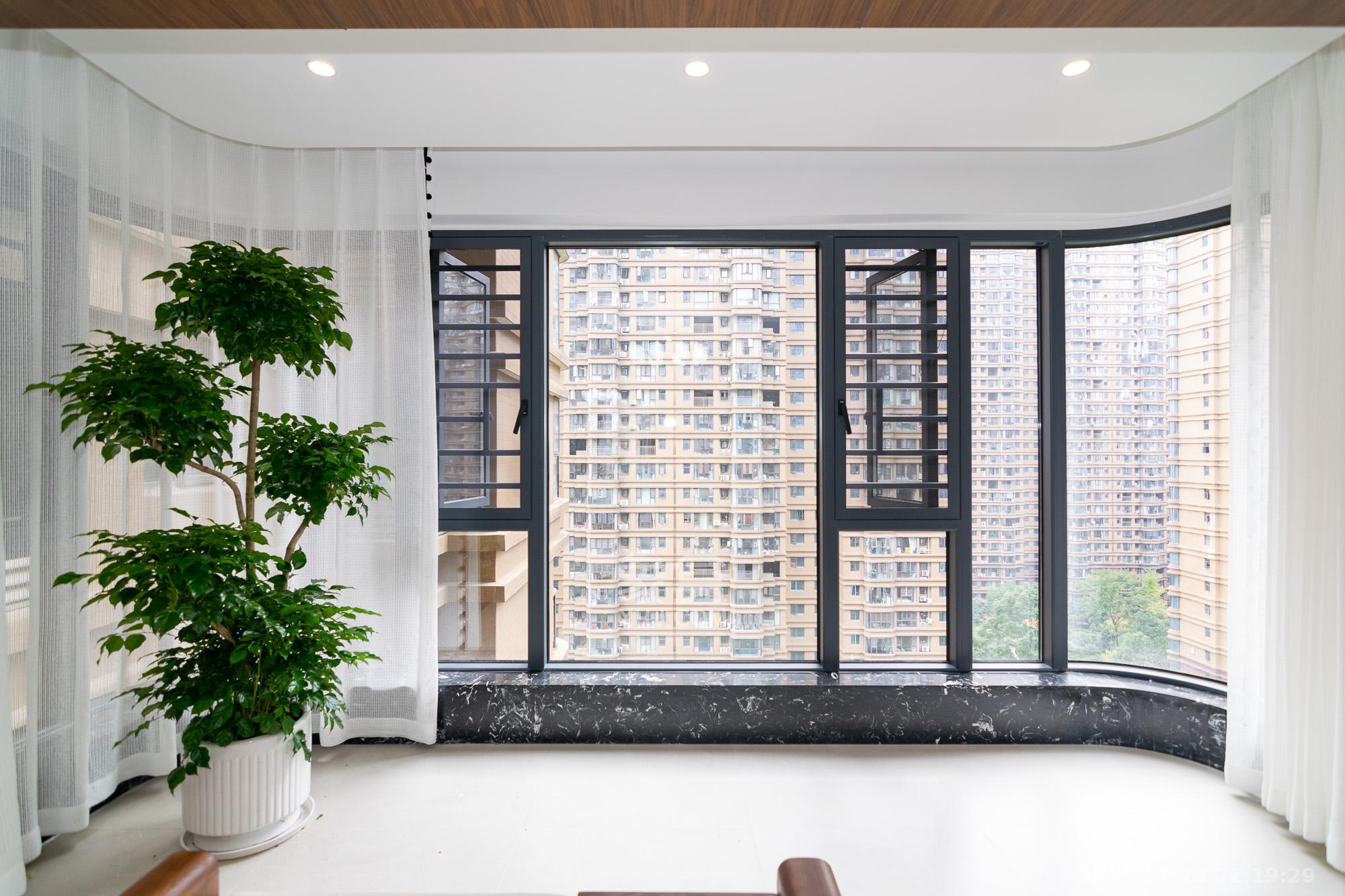 润和长郡（润和紫郡二三期）  5室2厅2卫    129.0万阳台