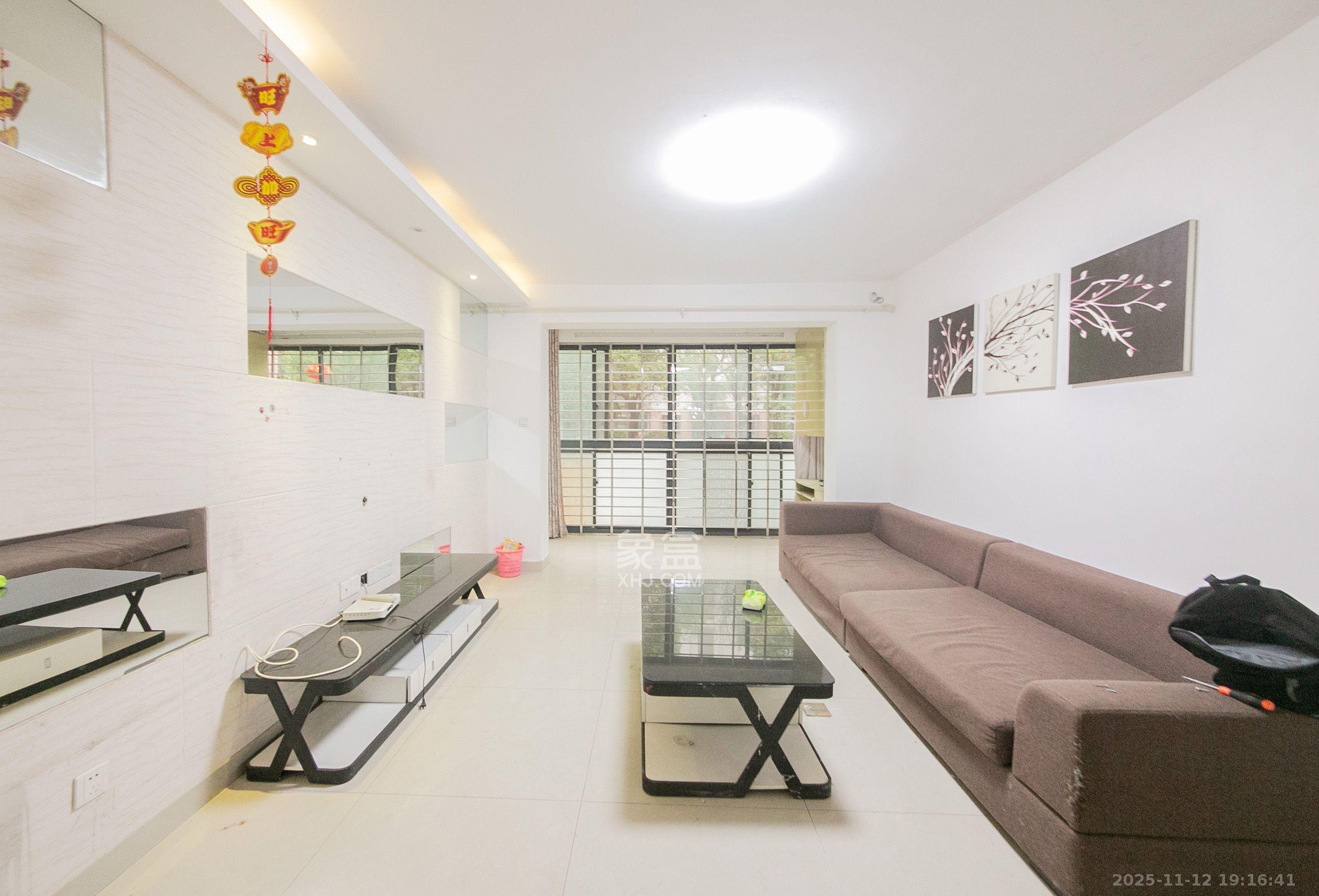 山语城一期  3室2厅2卫    2000.0元/月