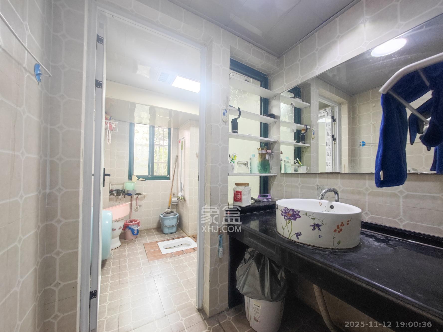 华盛世纪新城  4室2厅2卫    100.0万卫生间