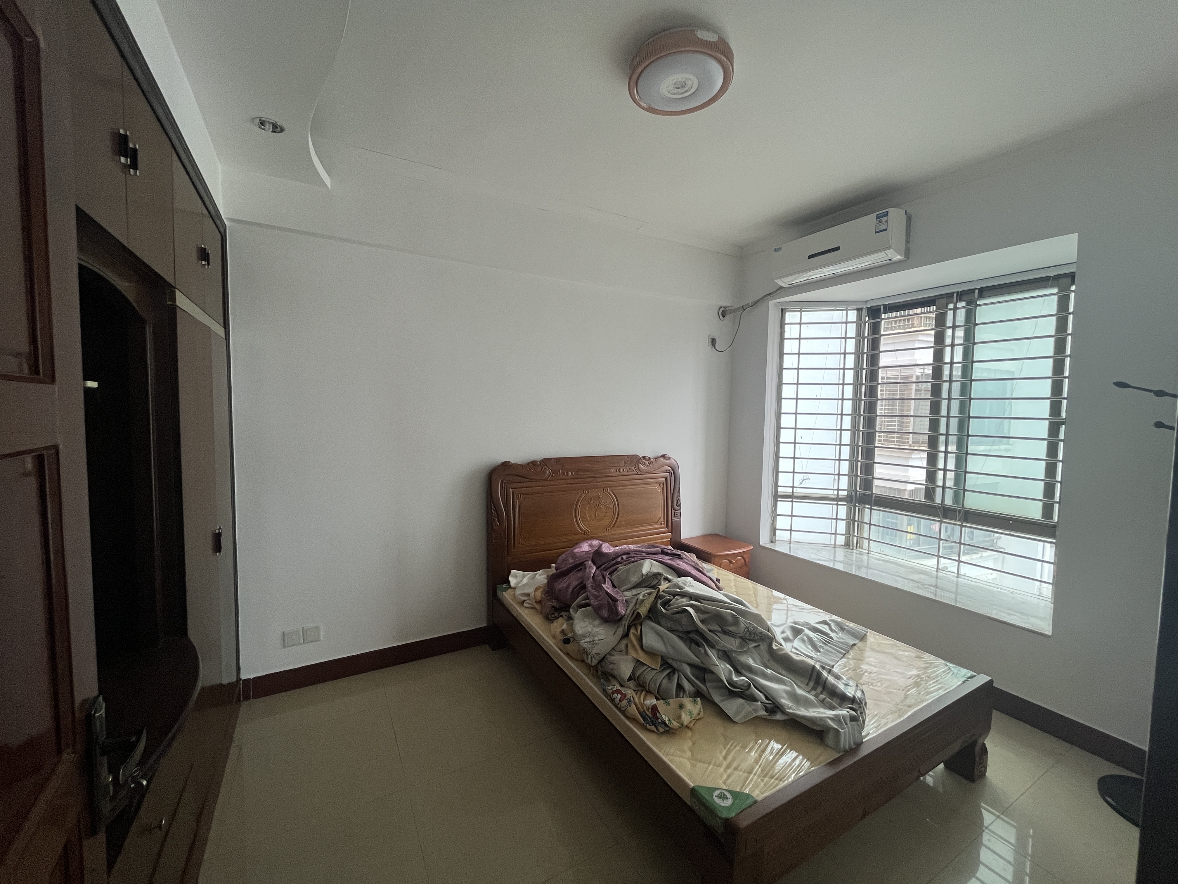 金鹿公寓  4室2厅2卫    3000.0元/月室内图