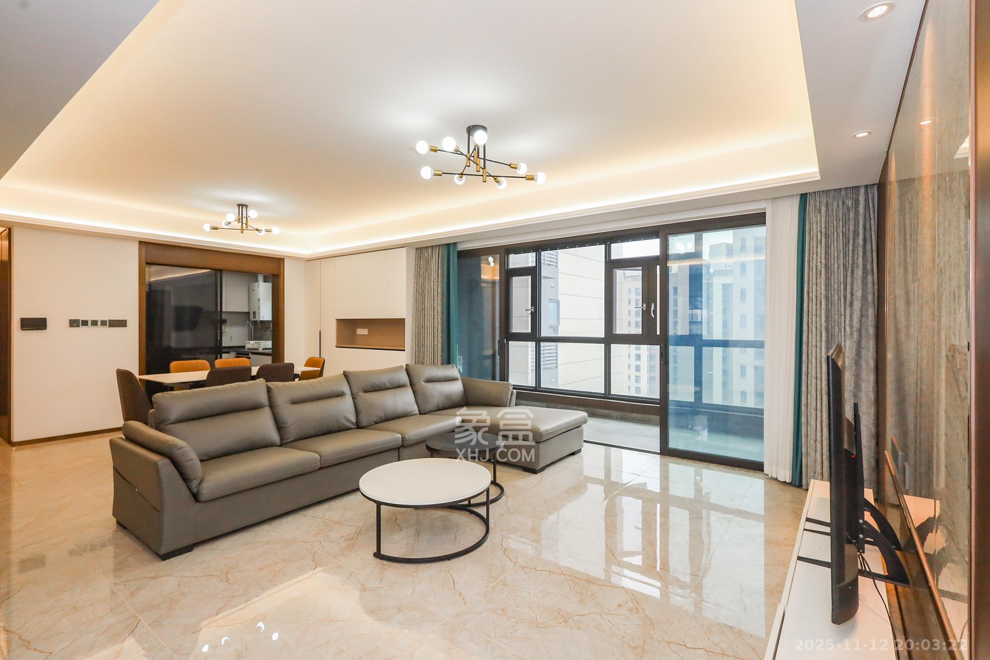 万科里金域滨江  4室2厅2卫    316.0万客厅