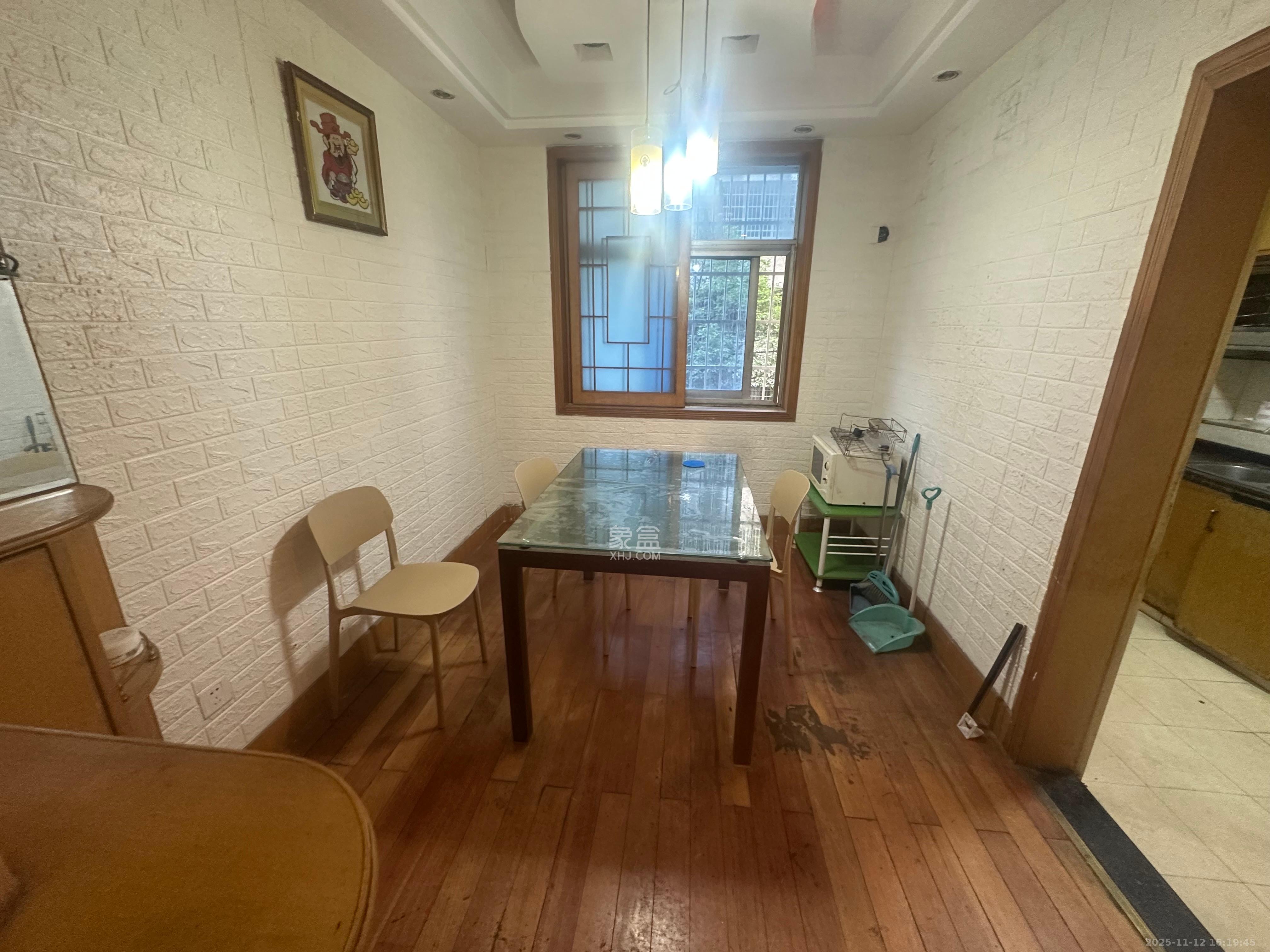 恒达花园  3室2厅2卫    2100.0元/月室内图