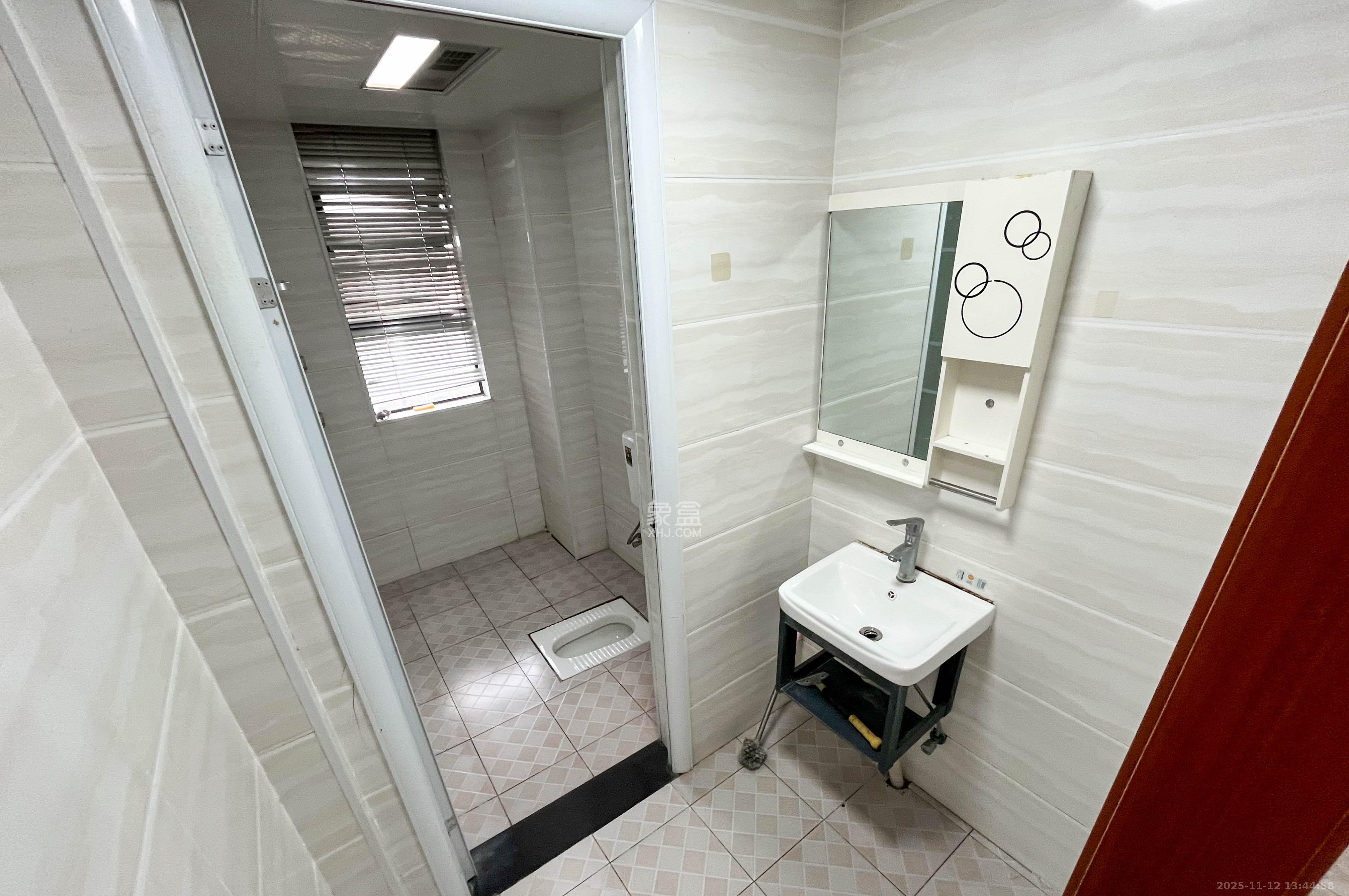 中海梅溪湖壹号 3室2厅2卫 182.0万 中海梅溪湖壹号 3室2厅2卫 182.0万卫生间