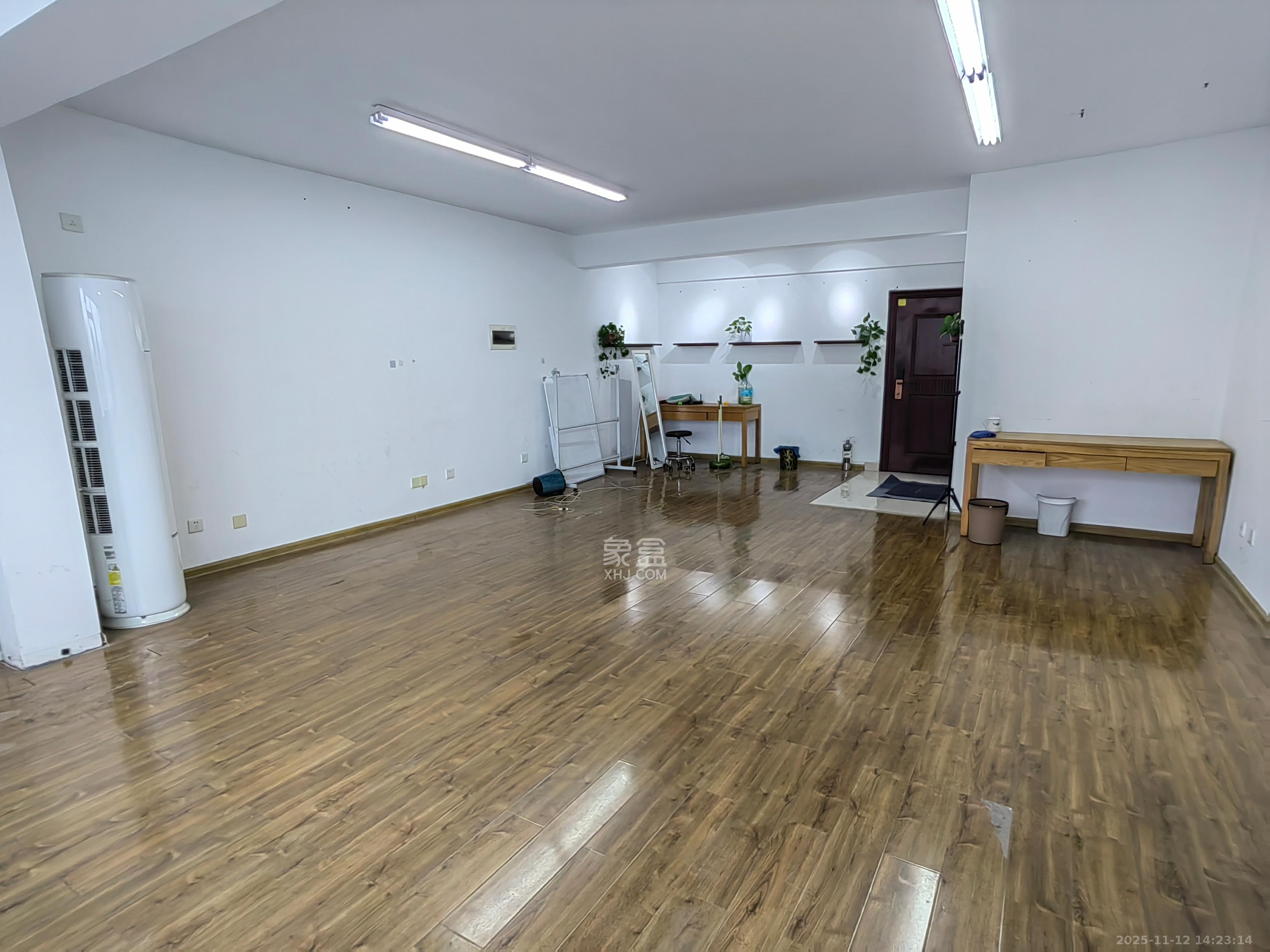 锦湘国际星城三期(锦绣苑) 2室2厅1卫 1700.0元/月 锦湘国际星城三期(锦绣苑) 2室2厅1卫 1700.0元/月室内图