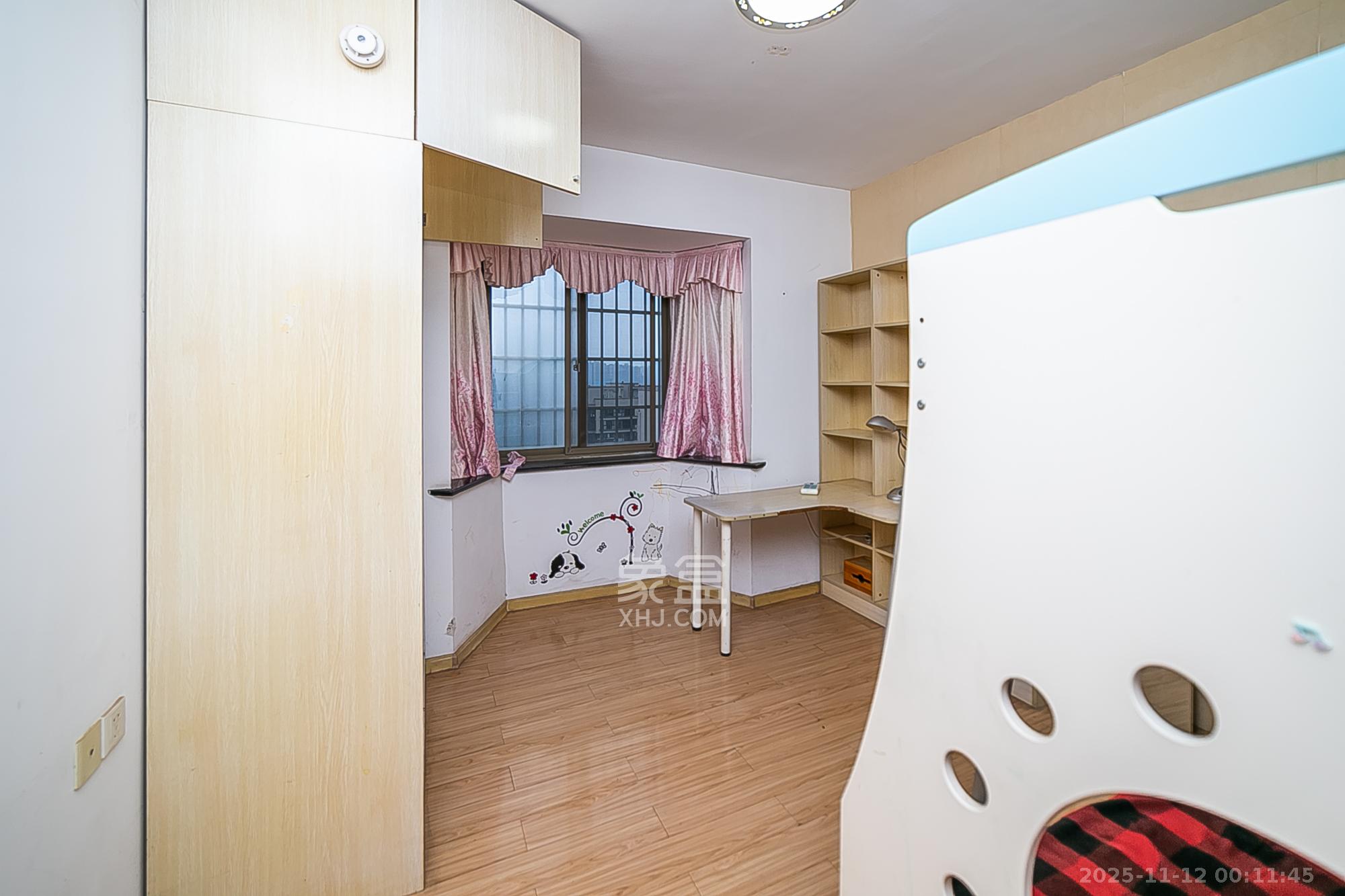 层上观邸 3室2厅2卫 95.0万 层上观邸 3室2厅2卫 95.0万卧室