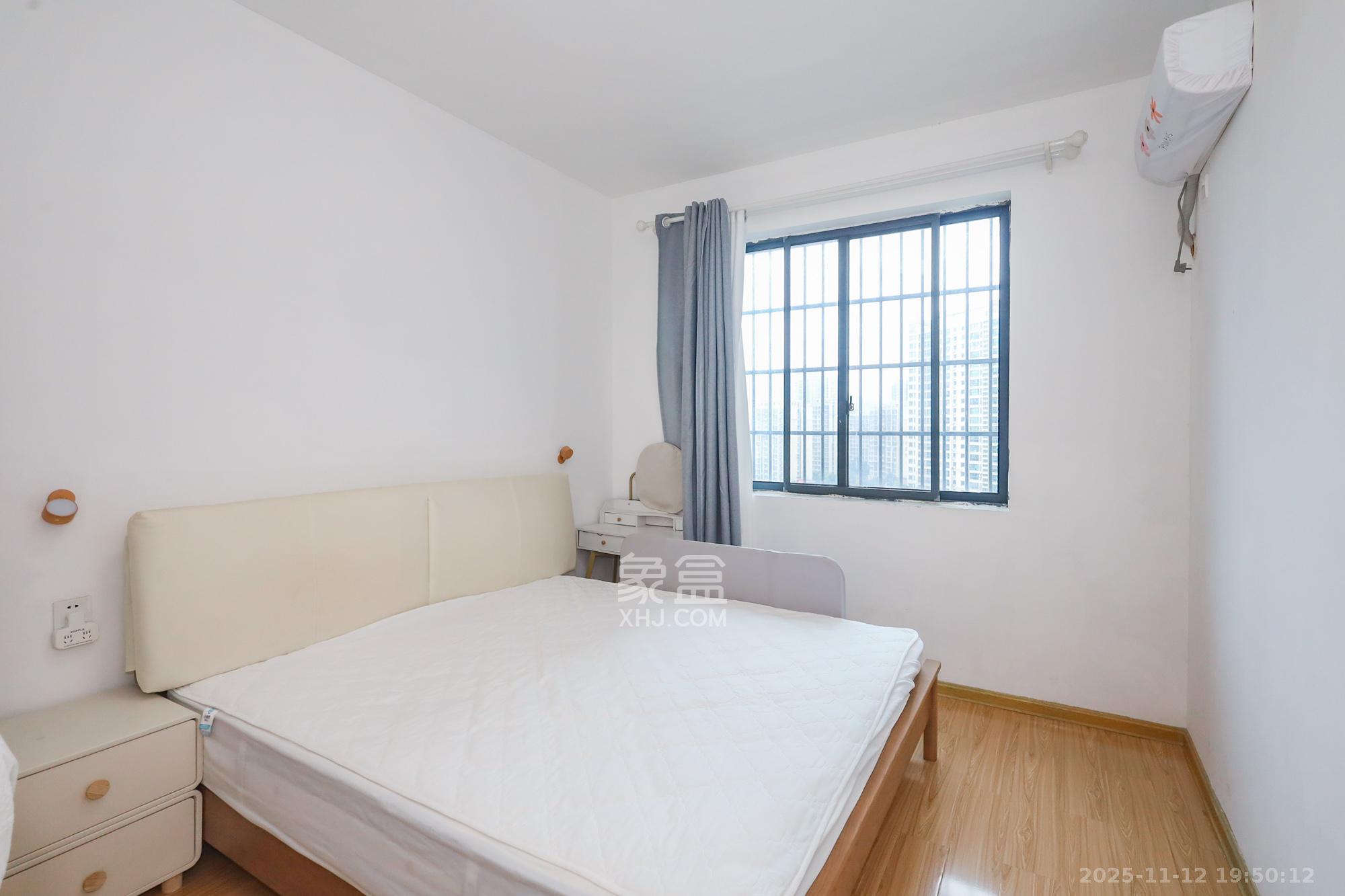 滨江海棠湾  3室2厅1卫    72.0万卧室