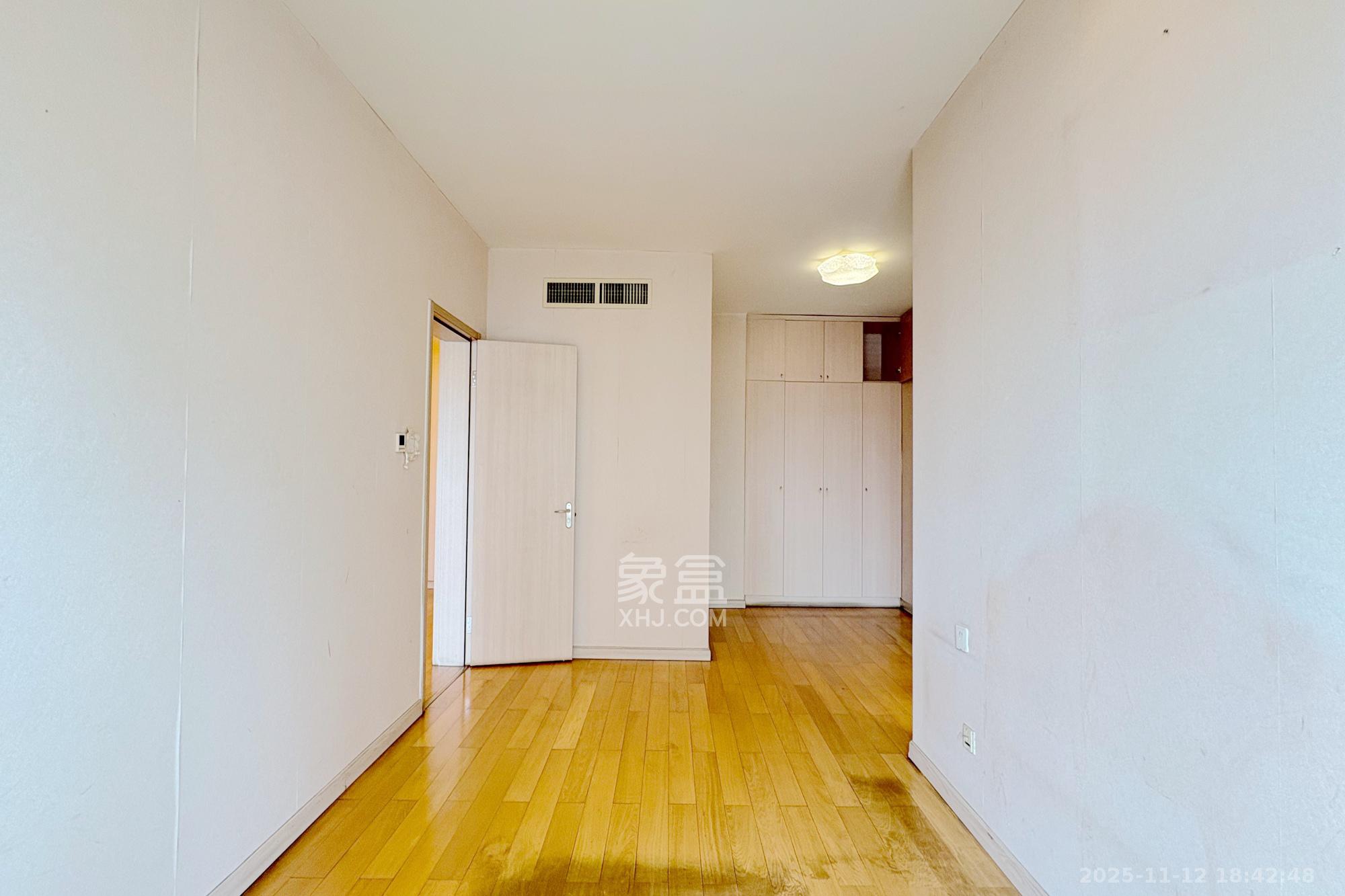 盛世美居荷园 2室2厅2卫 110.0万 盛世美居荷园 2室2厅2卫 110.0万卧室