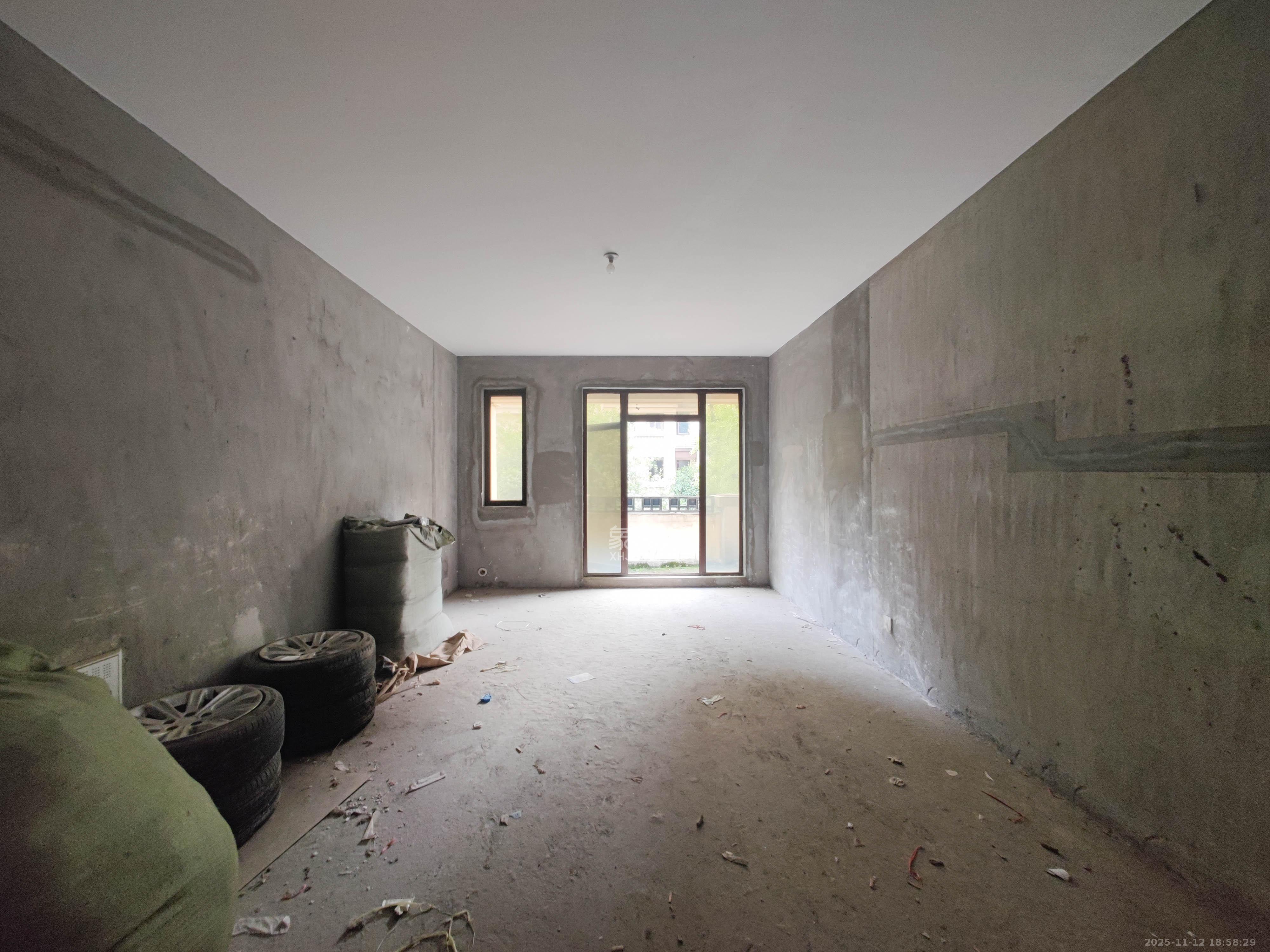 欧莱雅郡 4室2厅2卫 148.0万 欧莱雅郡 4室2厅2卫 148.0万客厅