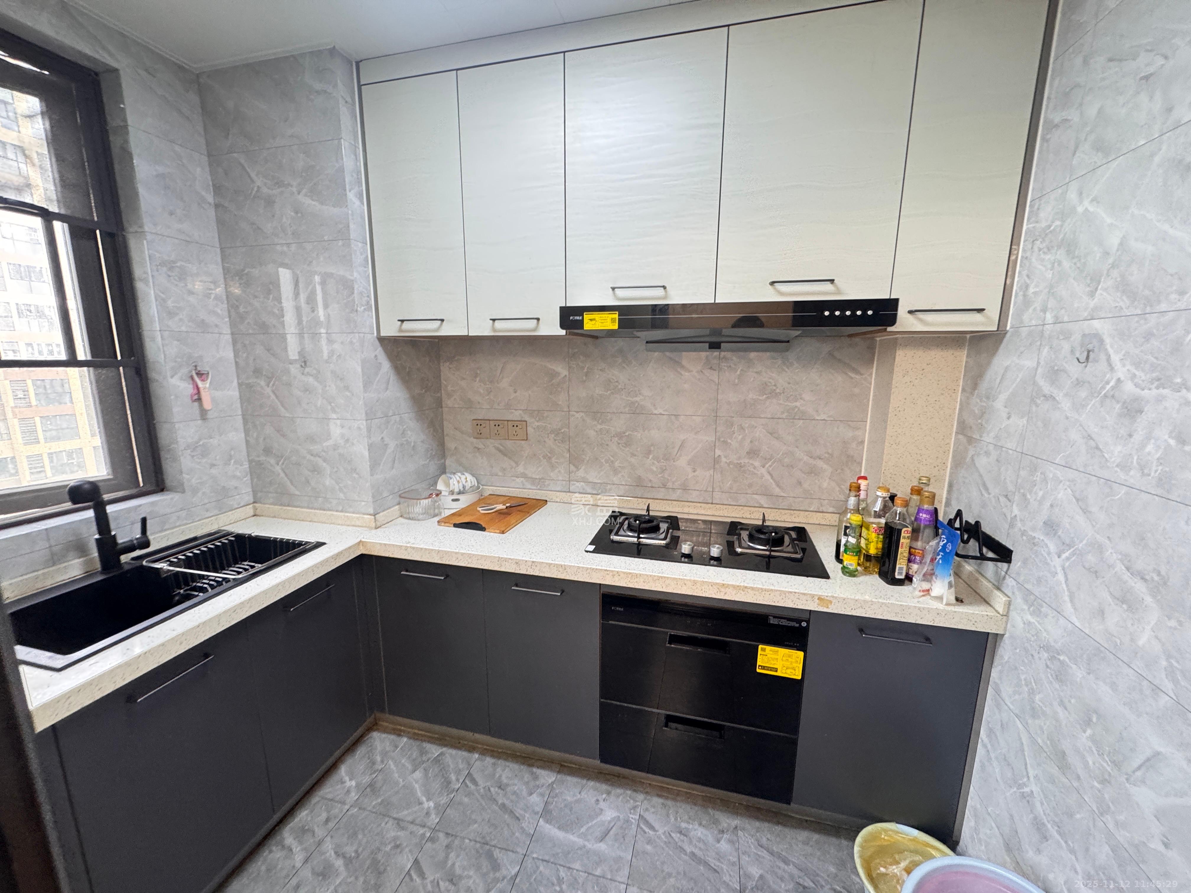 卓越蔚蓝城邦  3室2厅2卫    2800.0元/月室内图