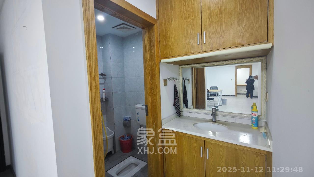 万坤图财富广场 1室1厅1卫 5000.0元/月 万坤图财富广场 1室1厅1卫 5000.0元/月室内图