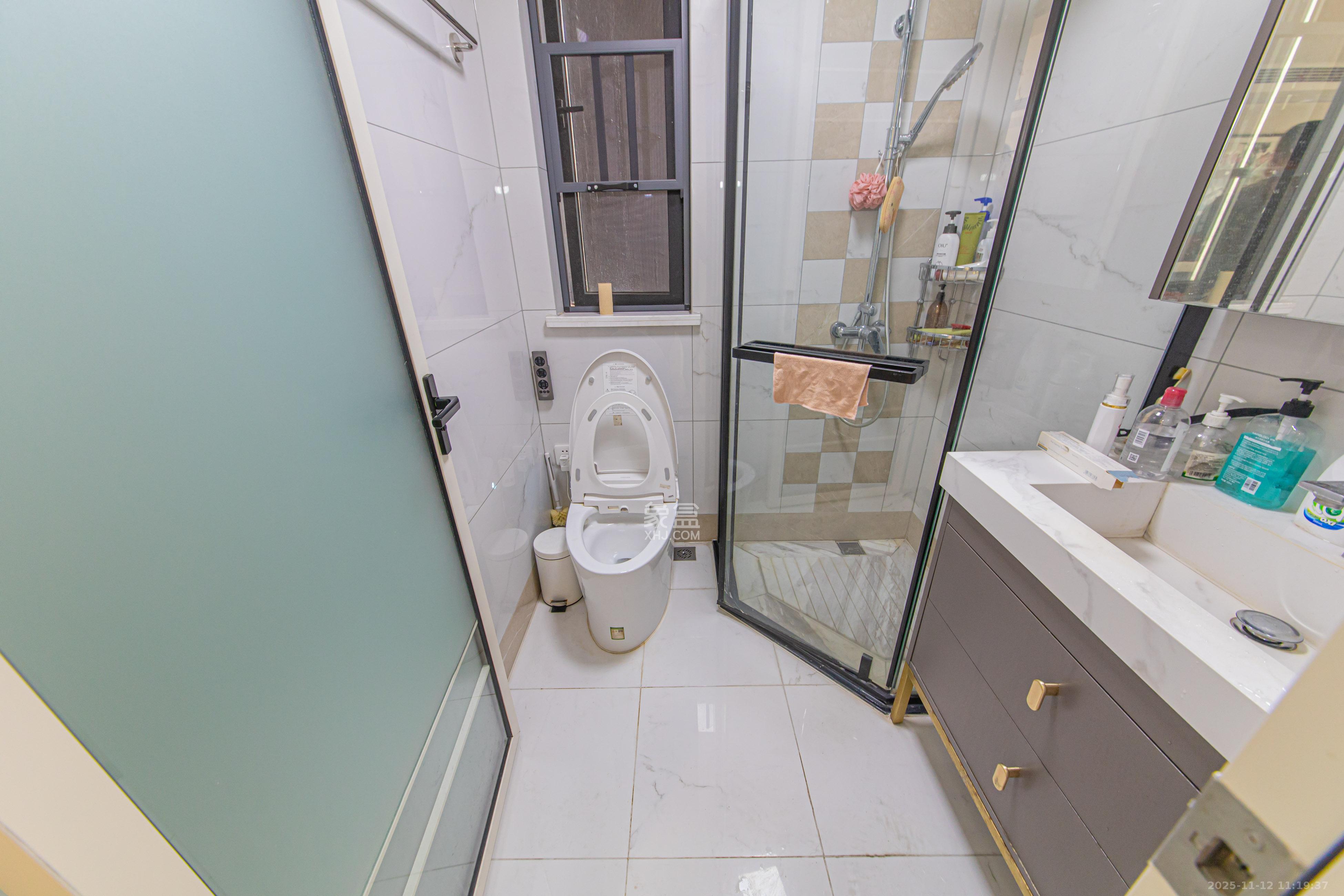 和泓融成府 3室2厅2卫 3200.0元/月 和泓融成府 3室2厅2卫 3200.0元/月室内图