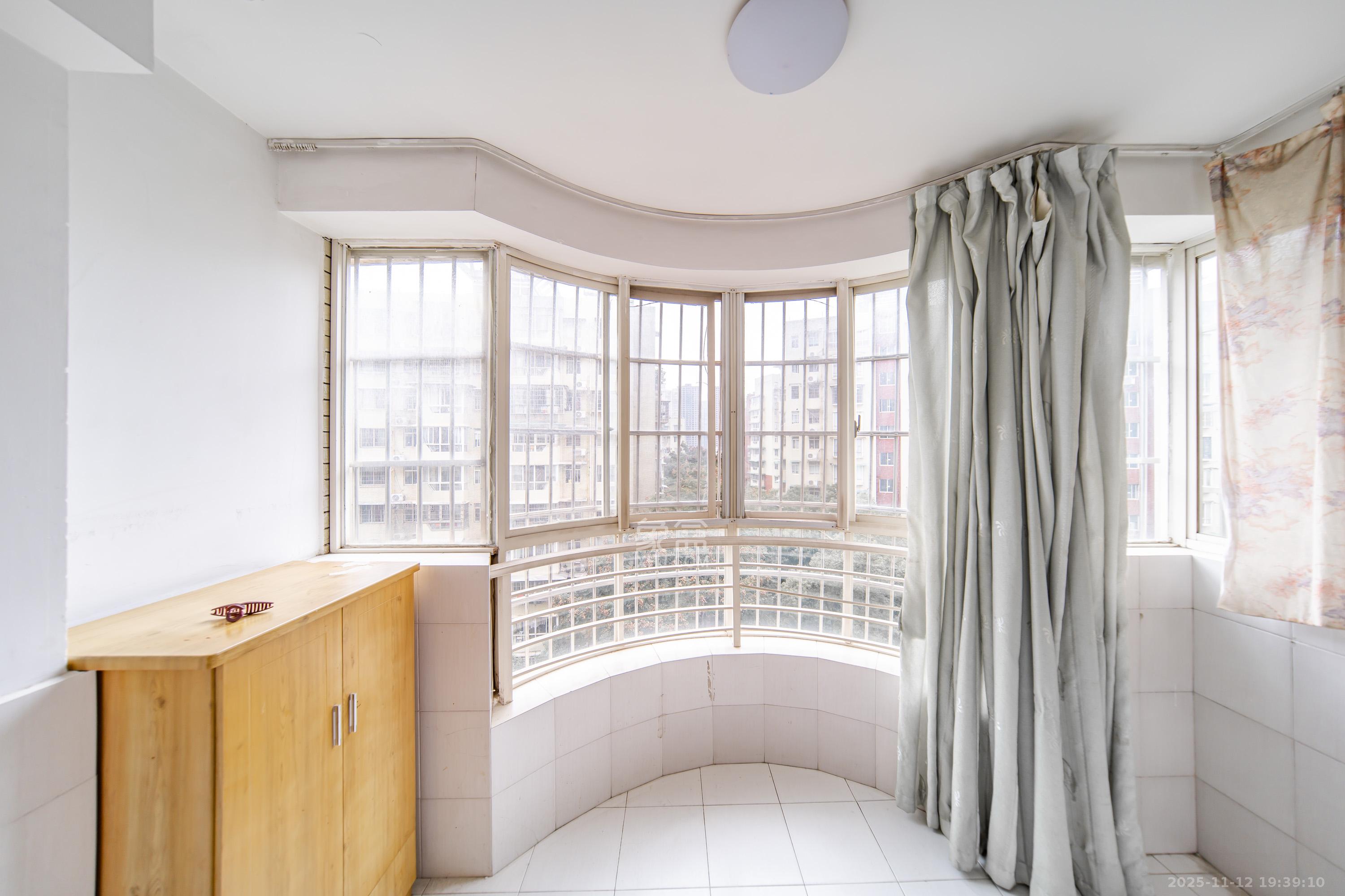 四季美景一、二期 2室2厅1卫 72.0万 四季美景一、二期 2室2厅1卫 72.0万阳台