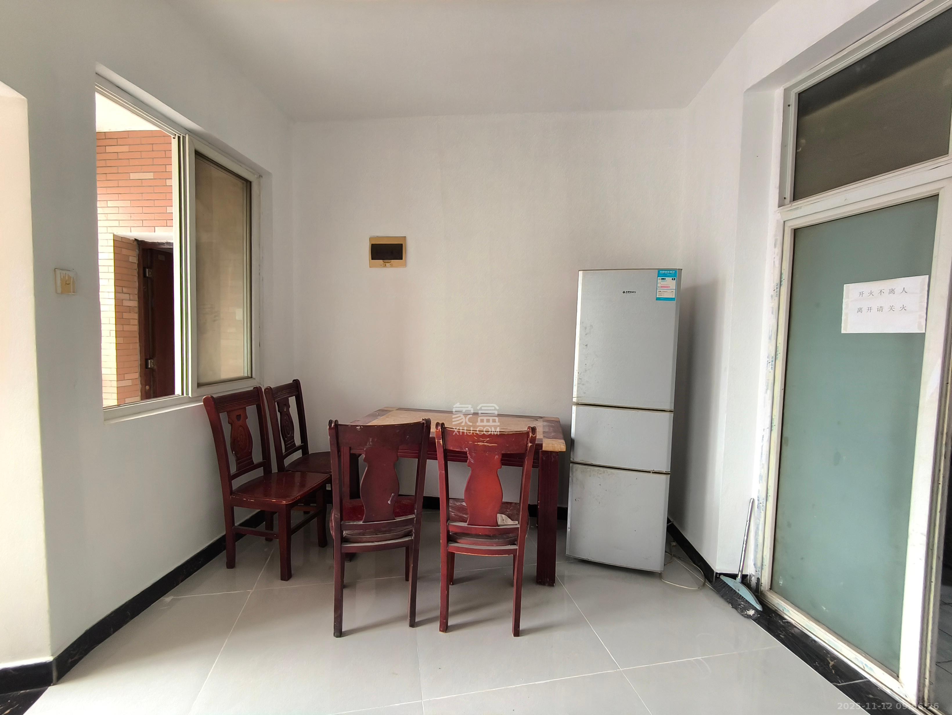 星城国际  3室2厅2卫    1500.0元/月室内图