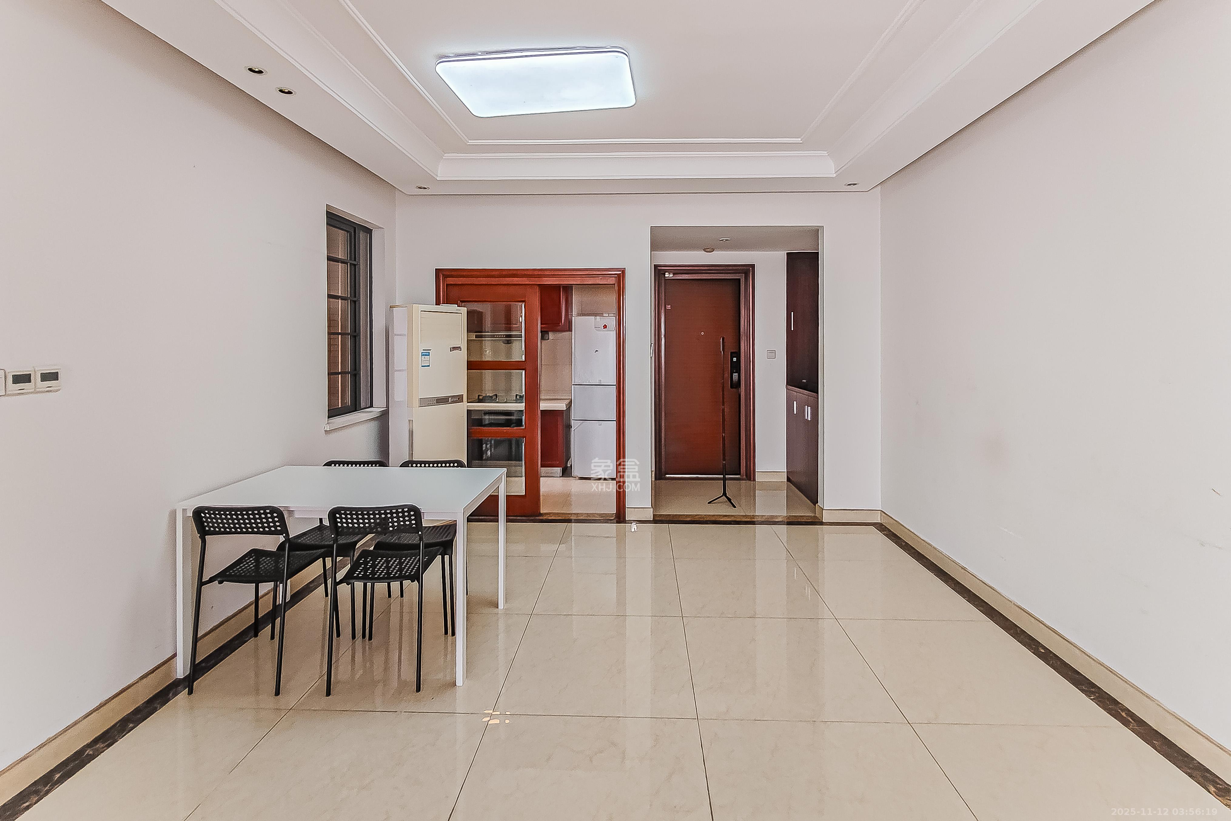 万博汇 3室2厅2卫 180.0万 万博汇 3室2厅2卫 180.0万客厅