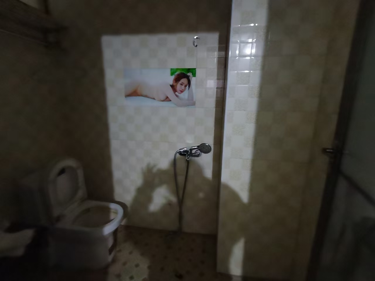 金鹿花园  3室1厅2卫    900.0元/月室内图1