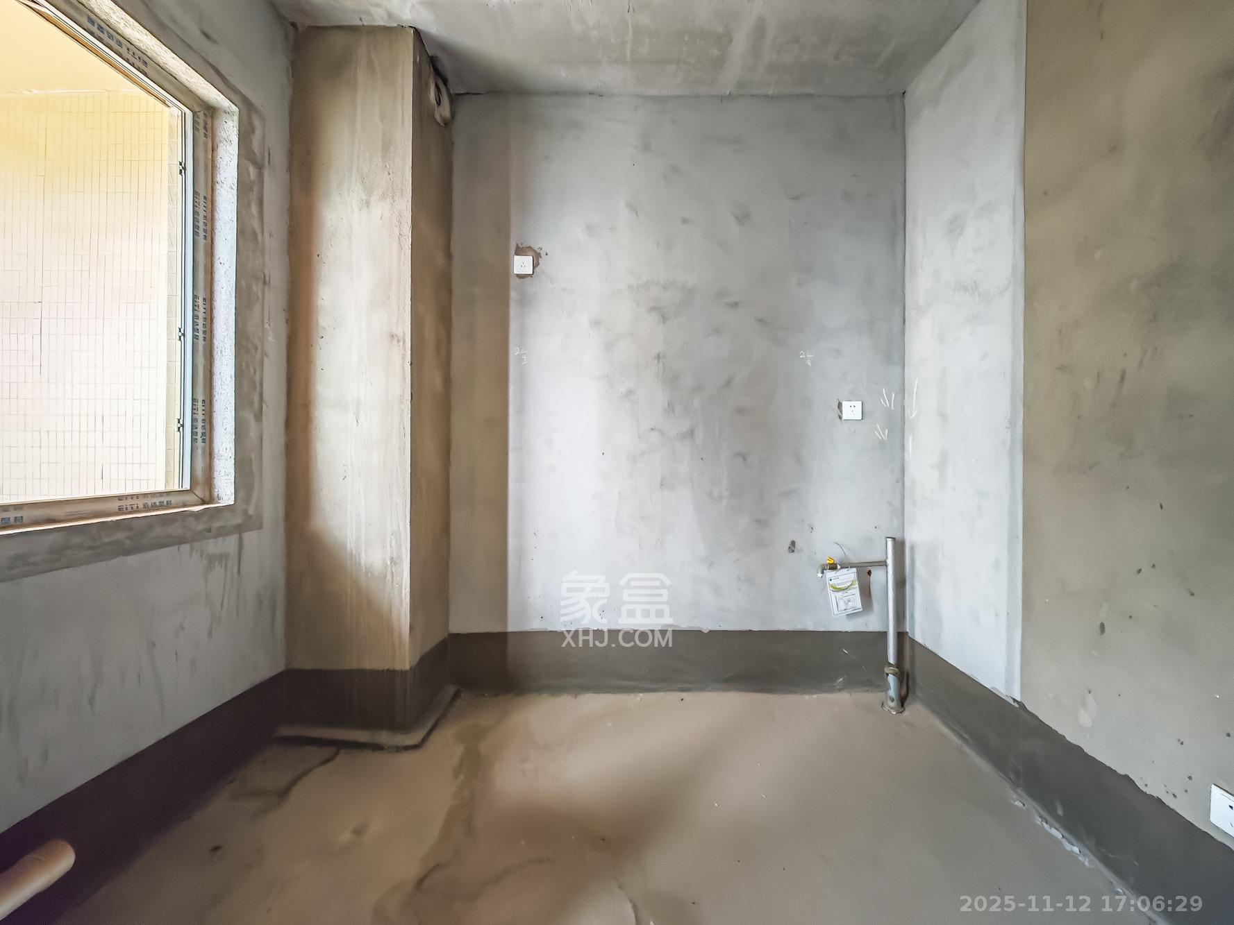 钱隆世家  4室2厅2卫    74.0万厨房