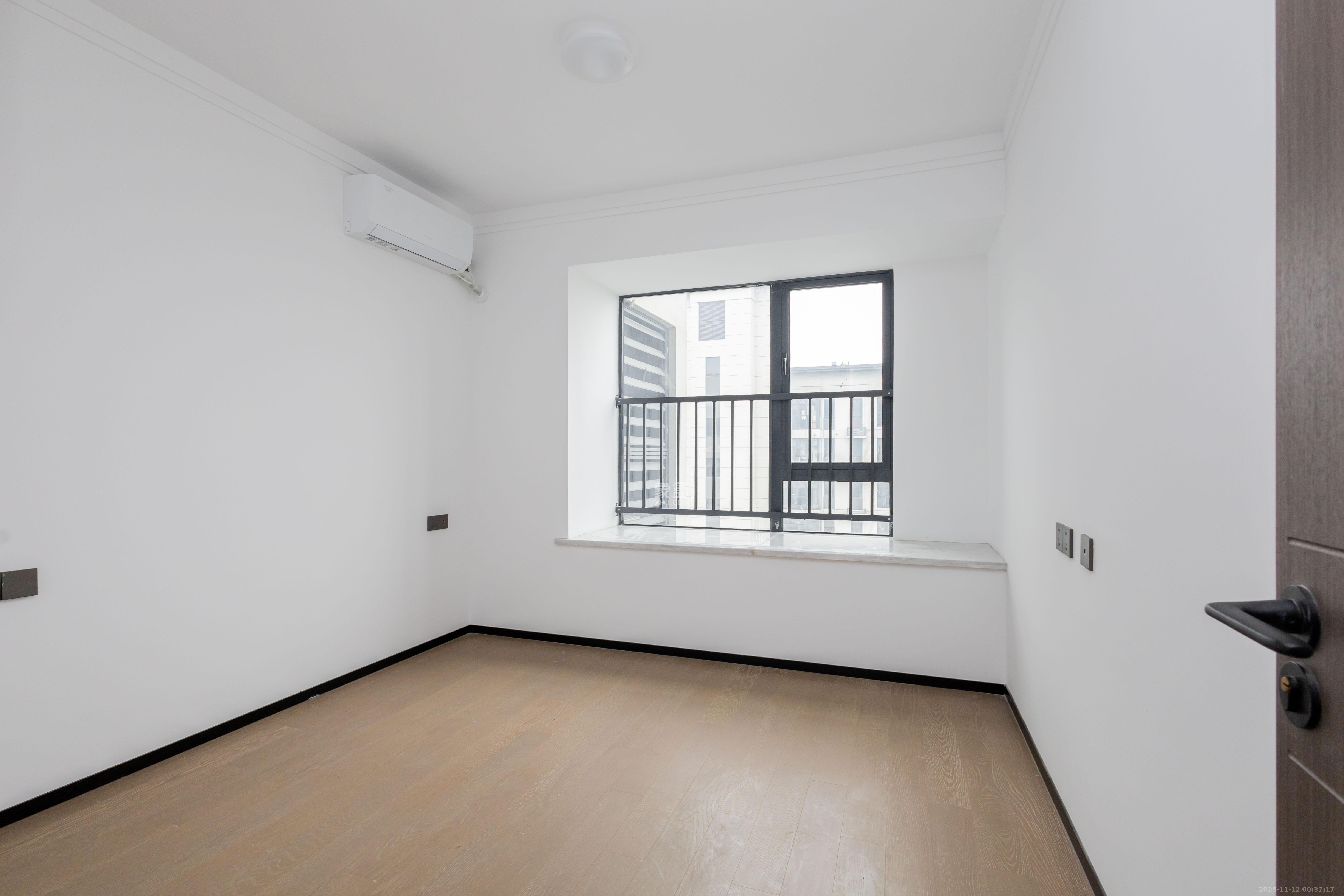 湘语洺悦  4室2厅2卫    200.0万卧室