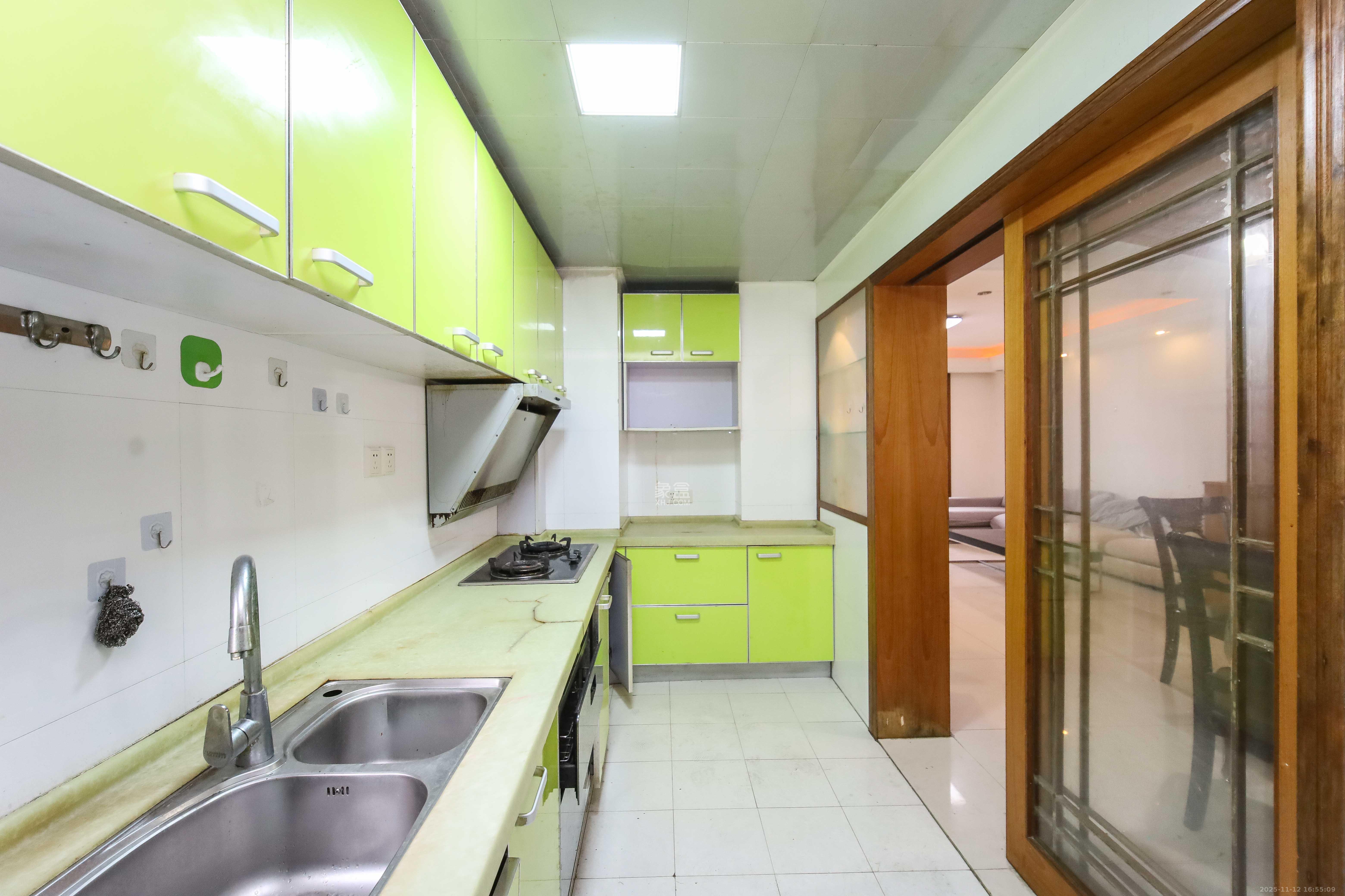 浏阳河畔家园  3室2厅2卫    90.0万厨房