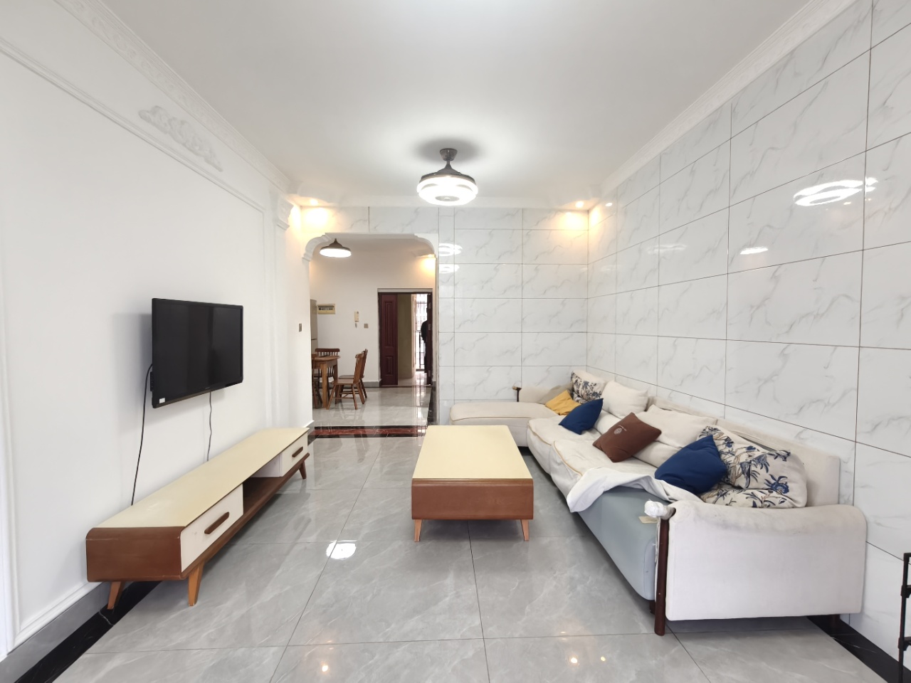 鑫生棕榈泉国际公馆  3室2厅1卫    2600.0元/月室内图