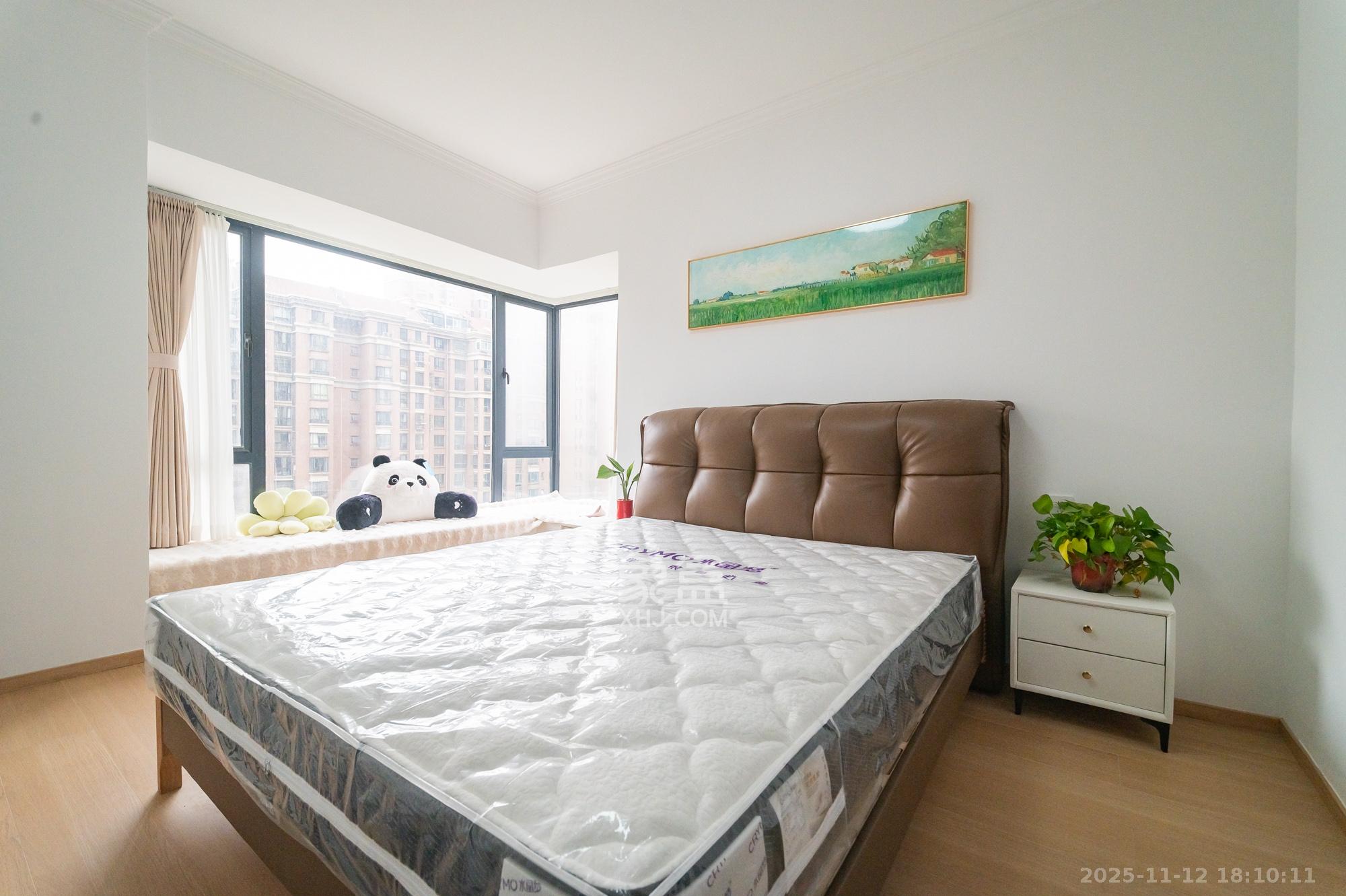 蓝山郡 4室2厅2卫 95.8万 蓝山郡 4室2厅2卫 95.8万卧室