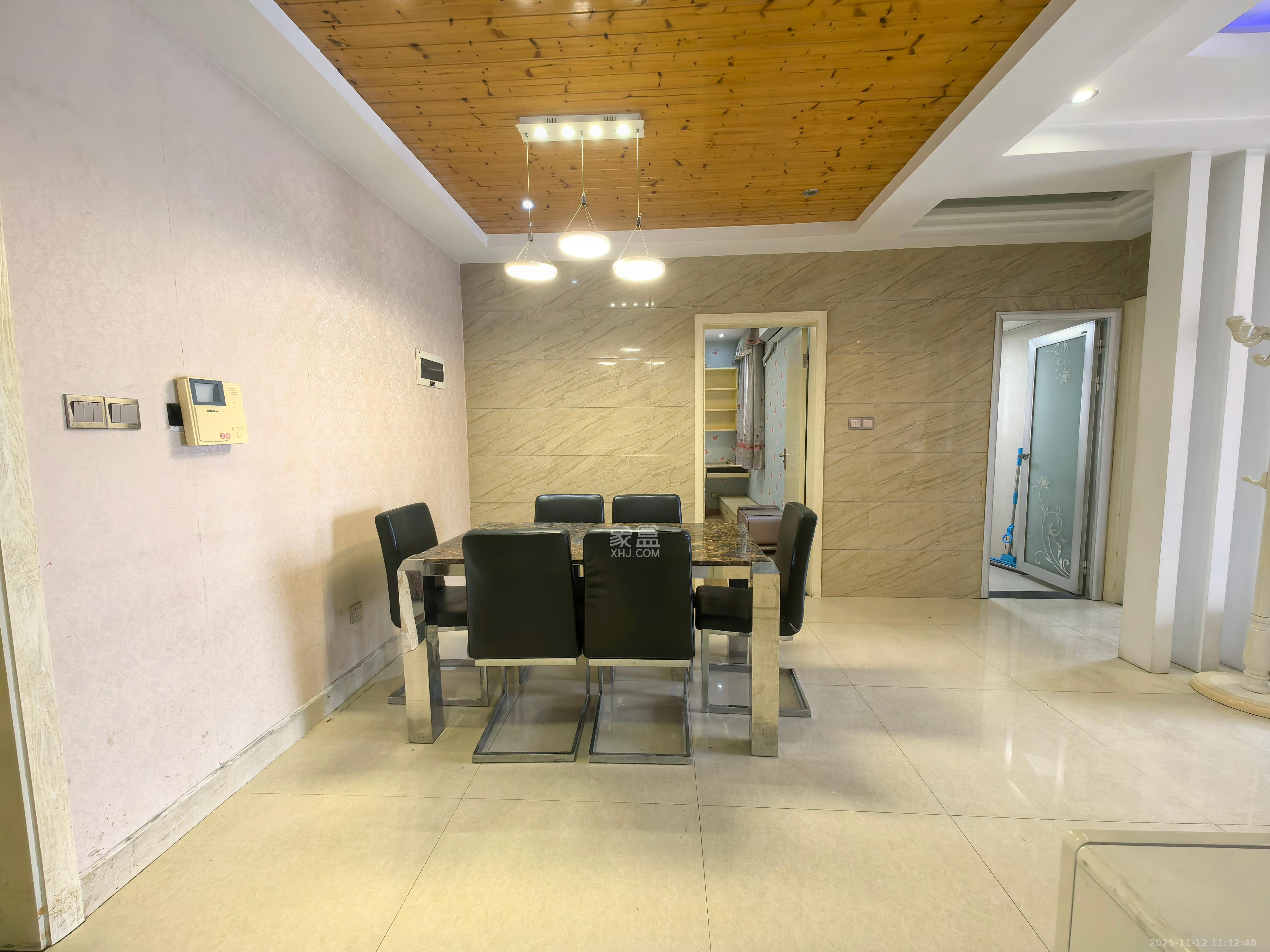 新华都万家城  2室2厅1卫    2500.0元/月室内图